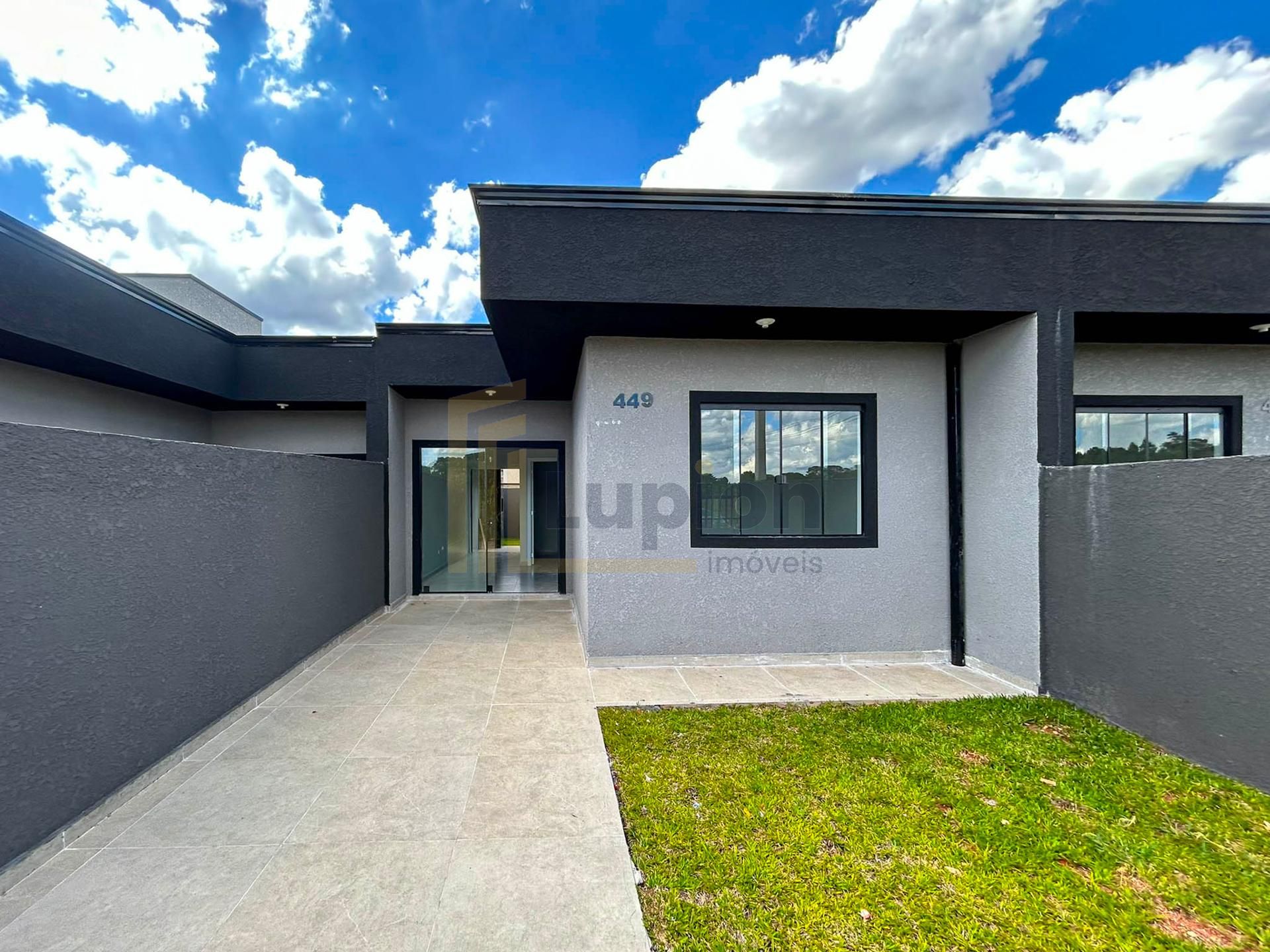 Casa 3 Quartos com Área Gourmet e Amplo Terreno no Bairro Veneza