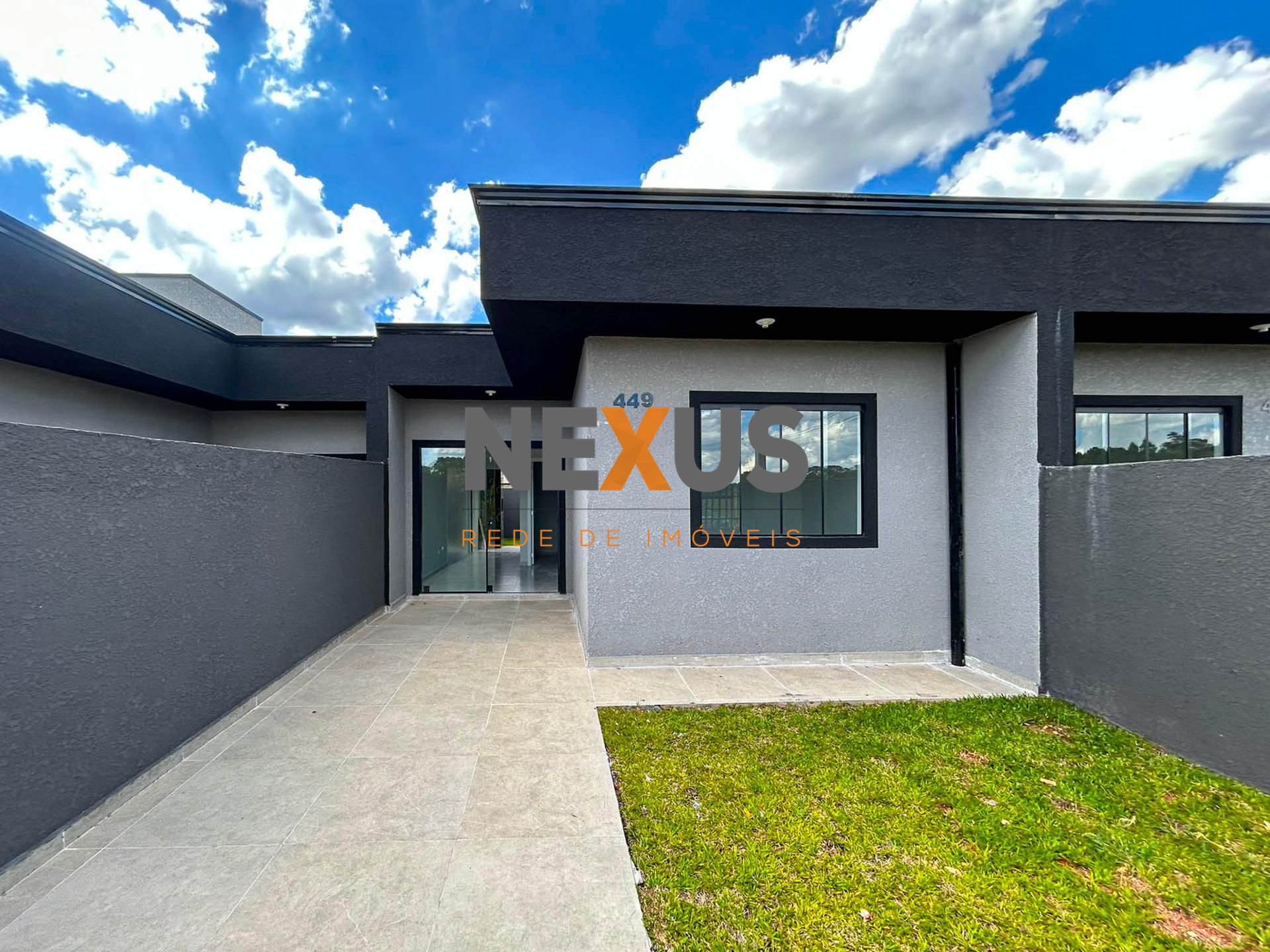 Casa 3 Quartos com Área Gourmet e Amplo Terreno no Bairro Veneza