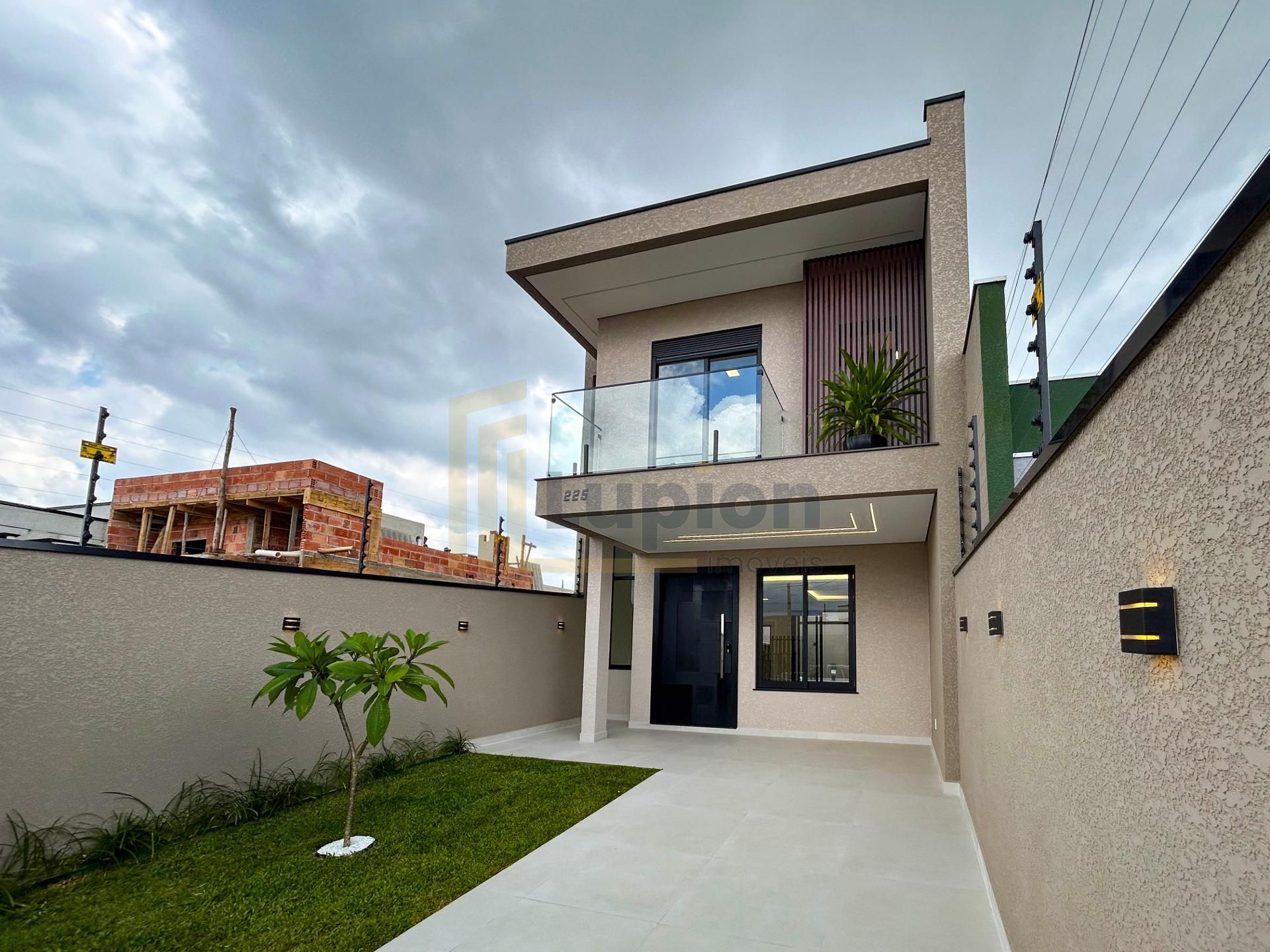 Casa com Piscina e Área Gourmet no Bairro Eucaliptos - Fazenda...