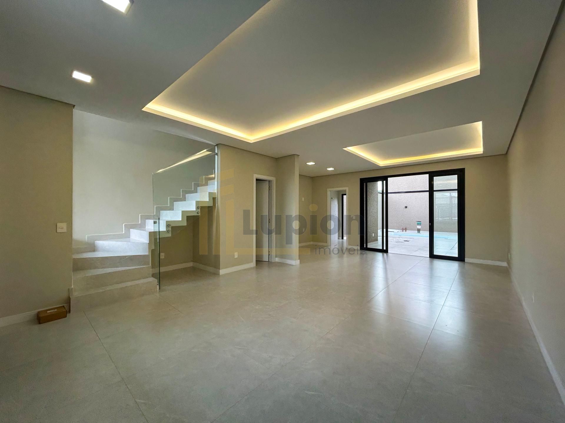 Casa com Piscina e Área Gourmet no Bairro Eucaliptos - Fazenda...