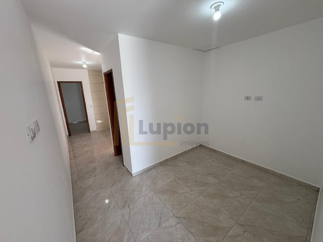 Casa 2 Quartos e terreno no Campo de Santana - Curitiba