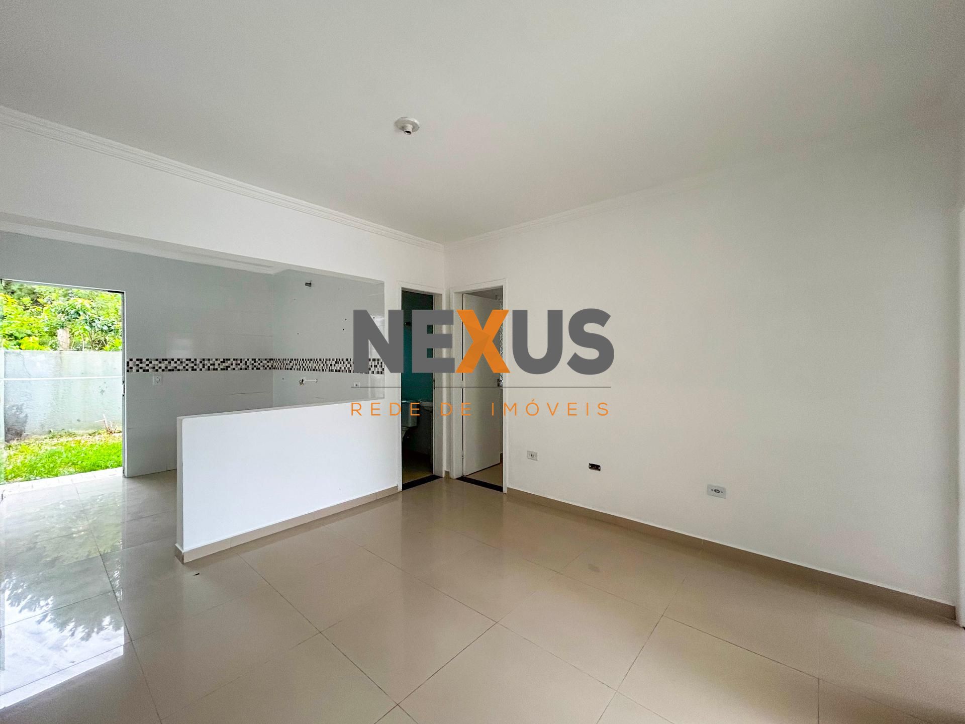 Casa 2 Quartos com Amplo Terreno no Gralha Azul - Fazenda Rio ...