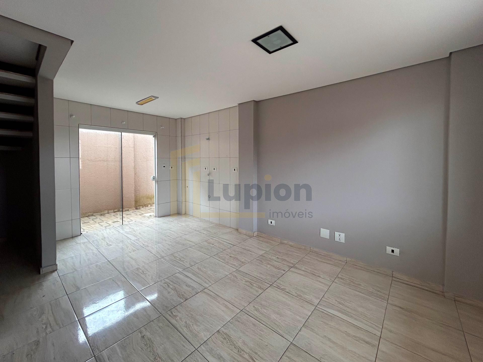 Sobrado de Esquina 3 Quartos com Acesso à Av. Brasil - Fazenda...