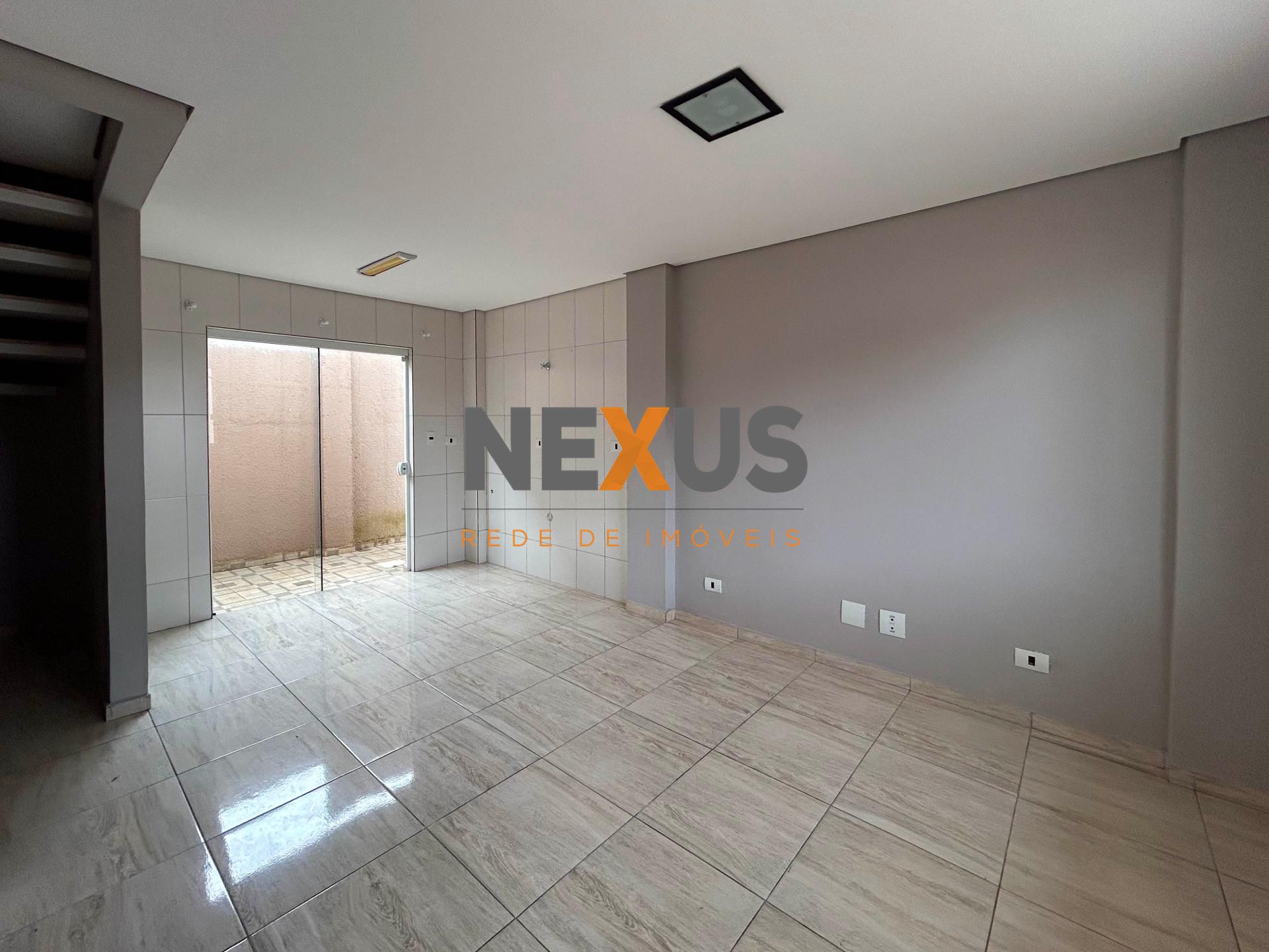 Sobrado de Esquina 3 Quartos com Acesso à Av. Brasil - Fazenda...