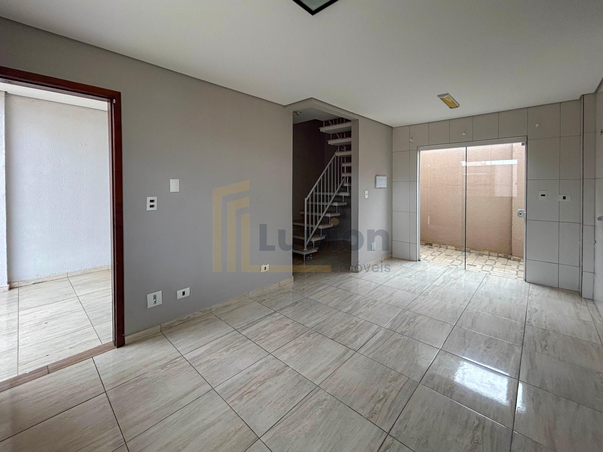 Sobrado de Esquina 3 Quartos com Acesso à Av. Brasil - Fazenda...