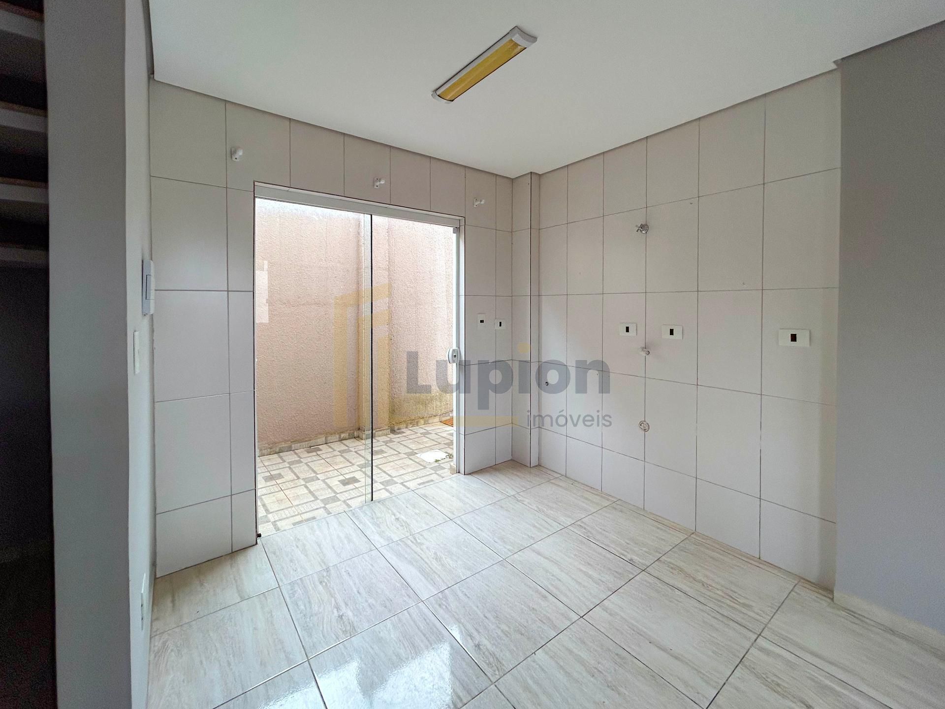 Sobrado de Esquina 3 Quartos com Acesso à Av. Brasil - Fazenda...