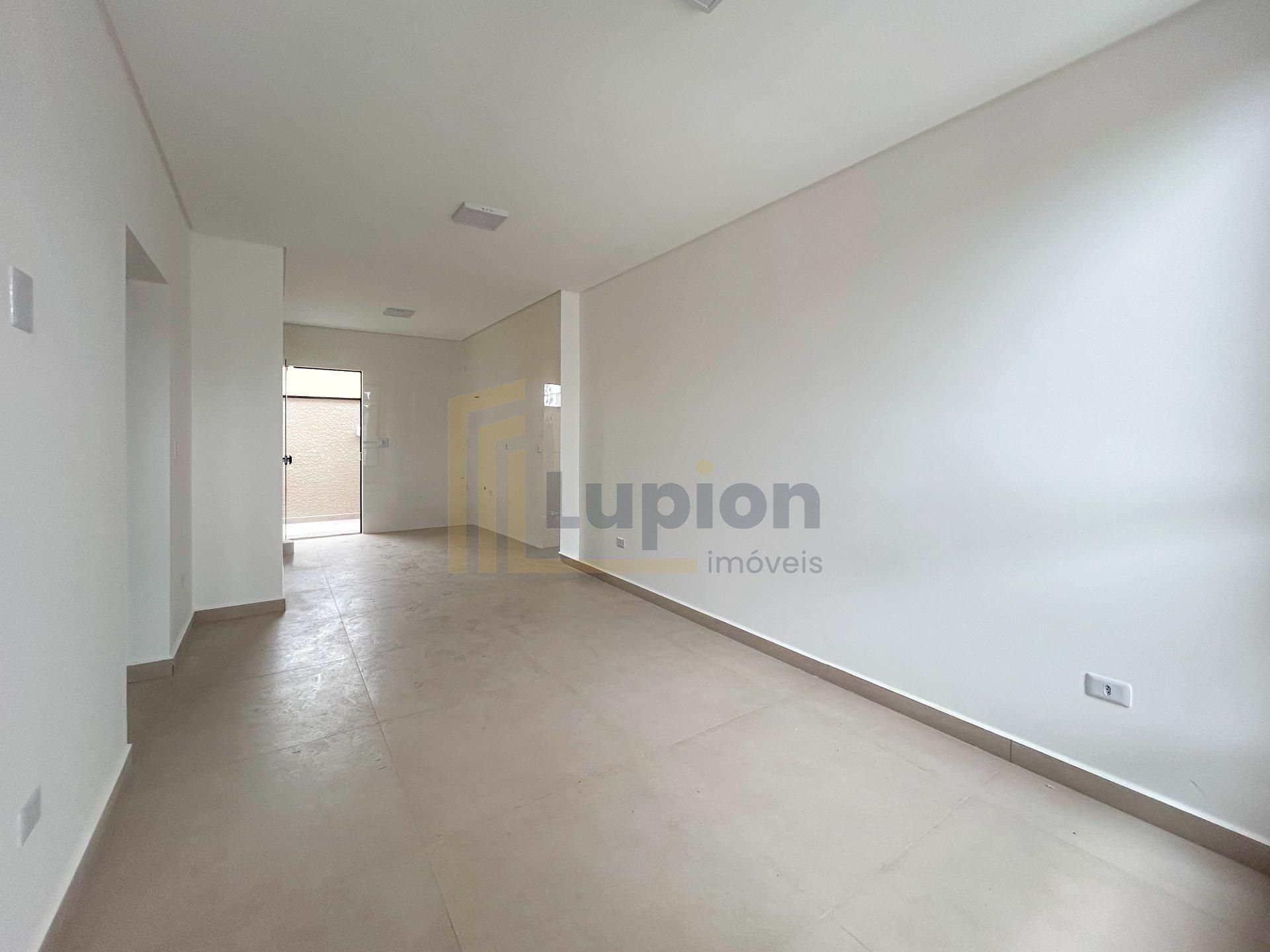 Casa 3 Quartos com Churrasqueira no Gralha Azul - Fazenda Rio ...