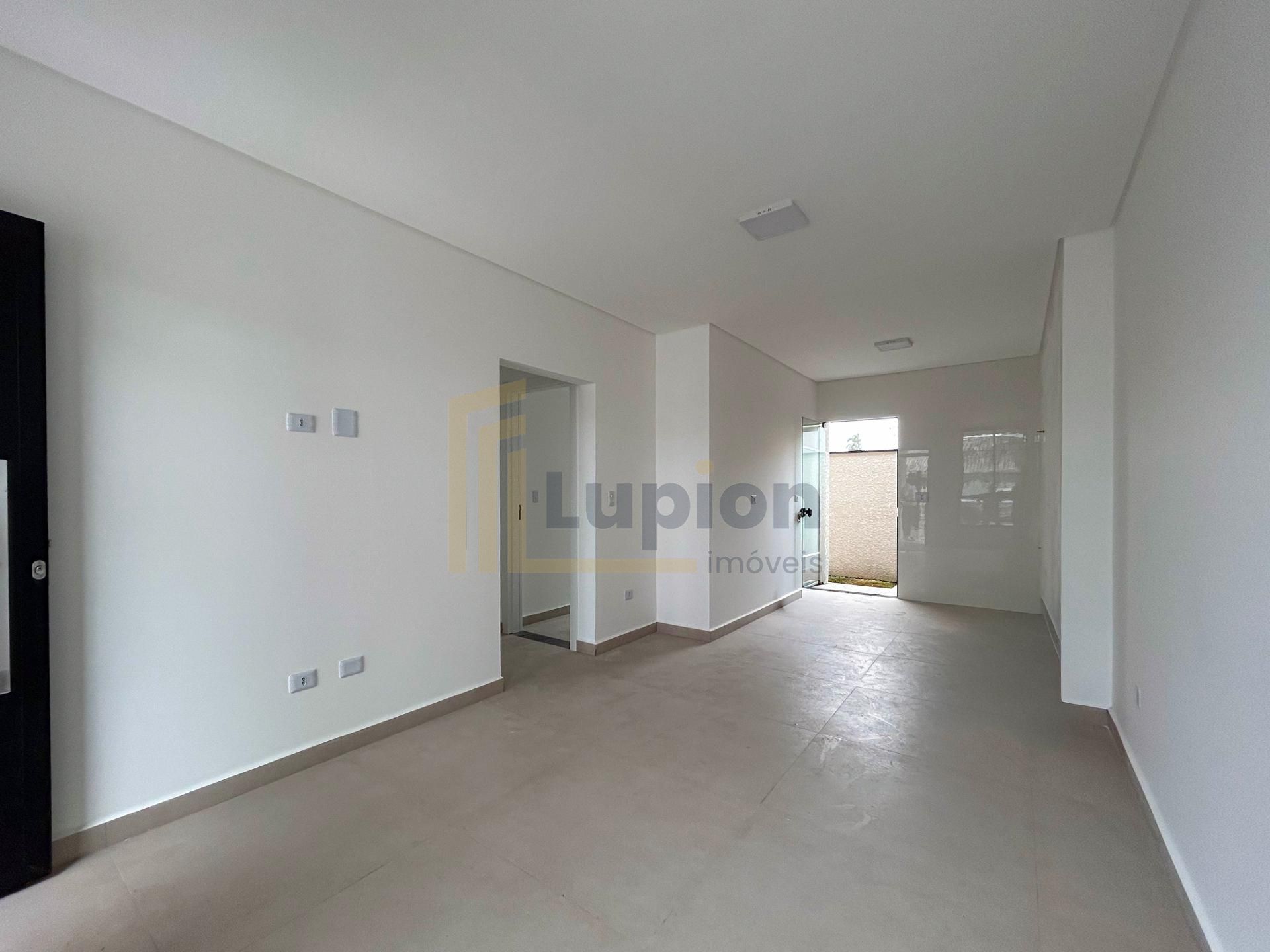 Casa 3 Quartos com Churrasqueira no Gralha Azul - Fazenda Rio ...