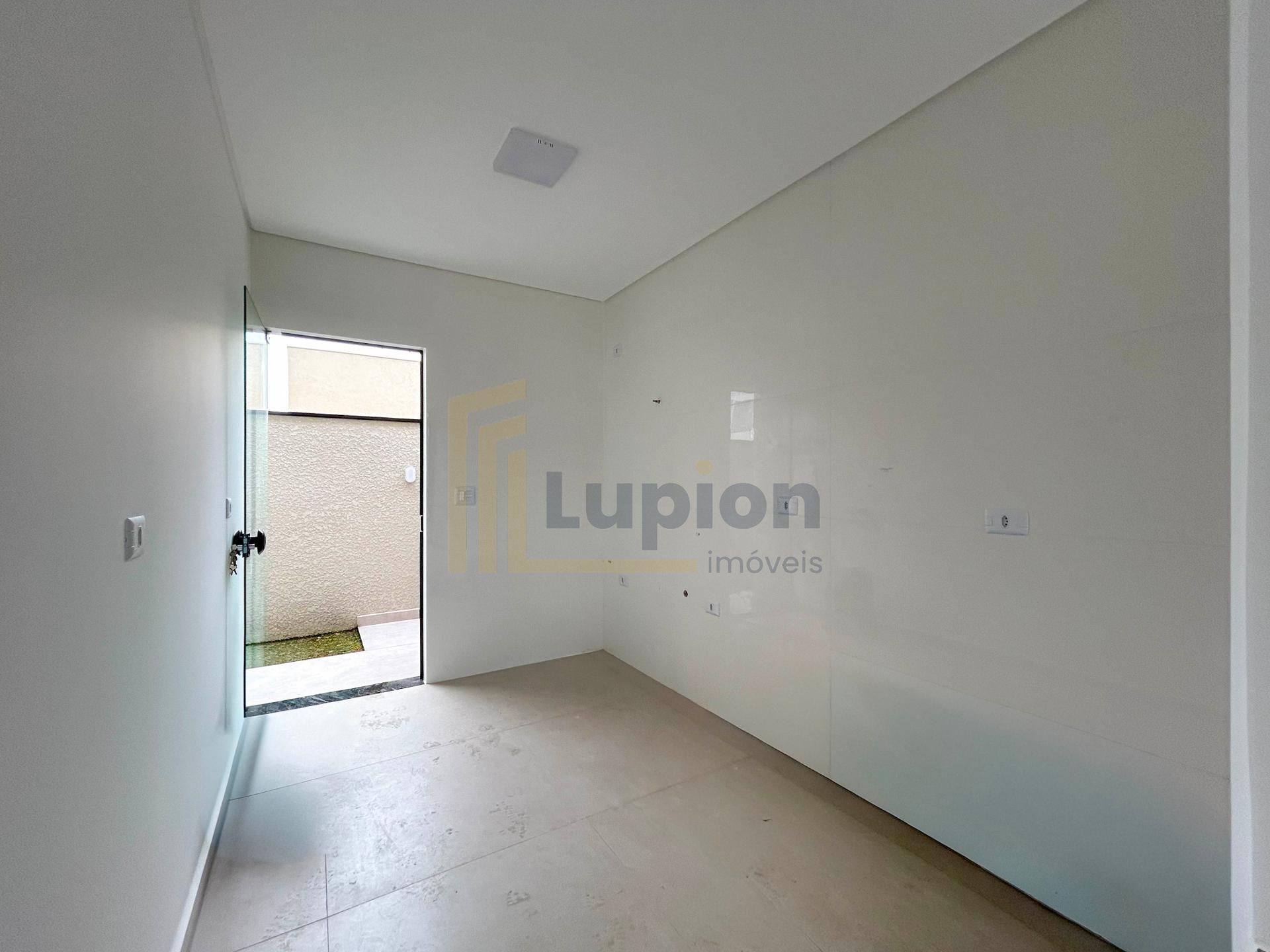 Casa 3 Quartos com Churrasqueira no Gralha Azul - Fazenda Rio ...