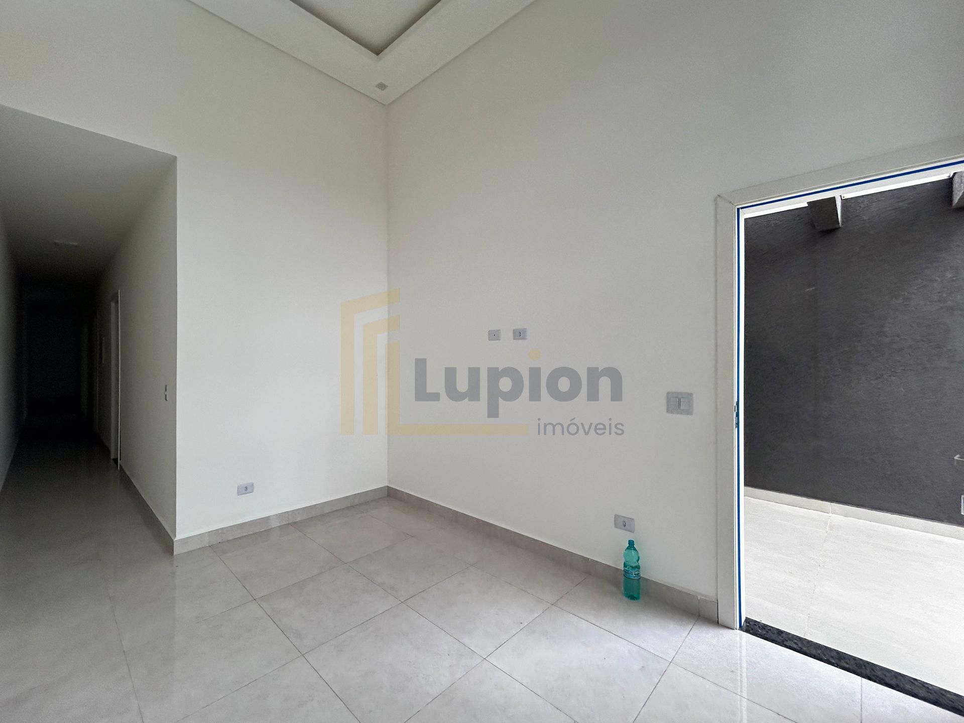 Casa 3 Quartos com Suíte e Área Gourmet no Bairro Iguaçu - Faz...