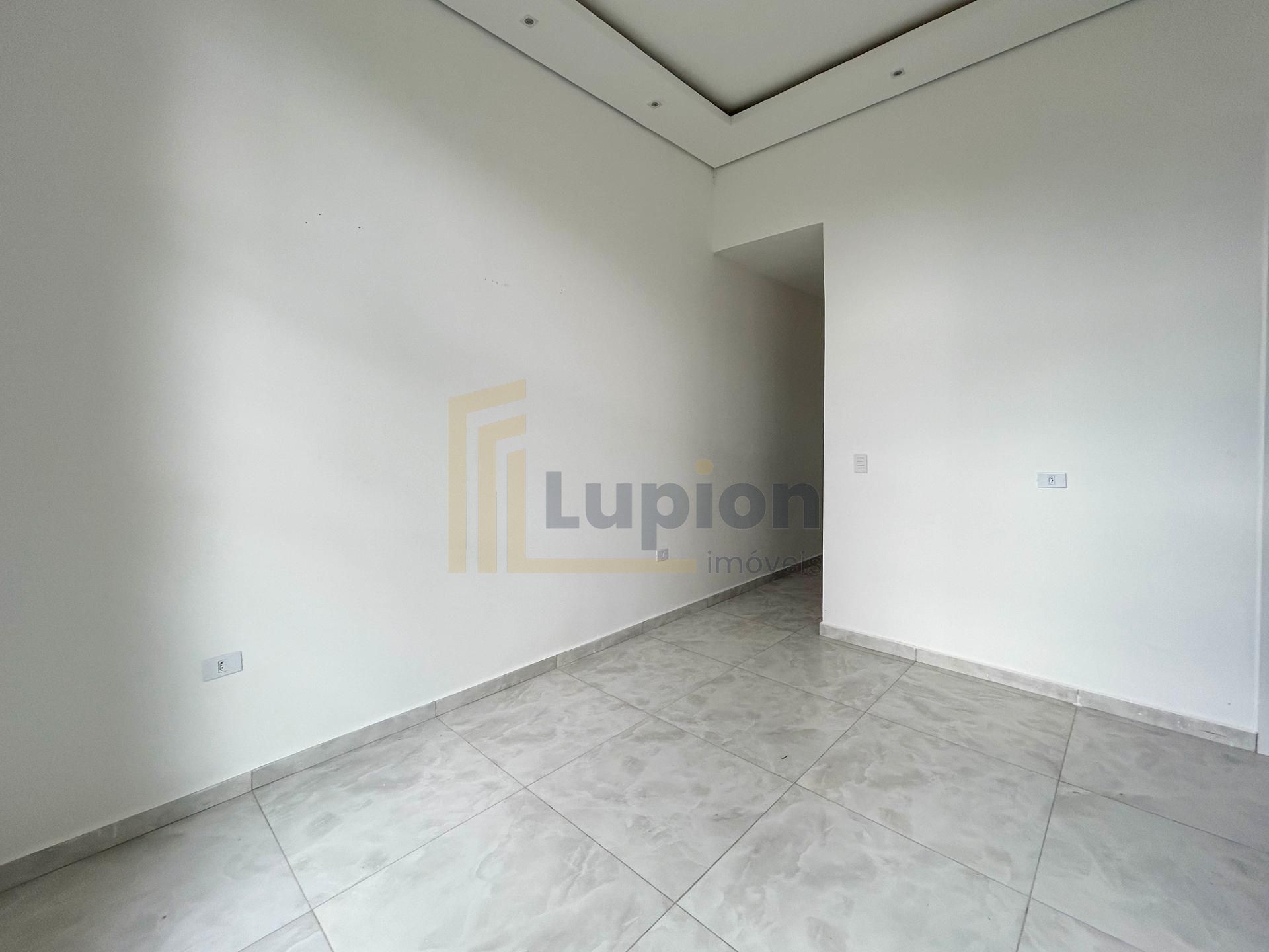 Casa 3 Quartos com Suíte e  Amplo Espaço no Iguaçu - Fazenda R...