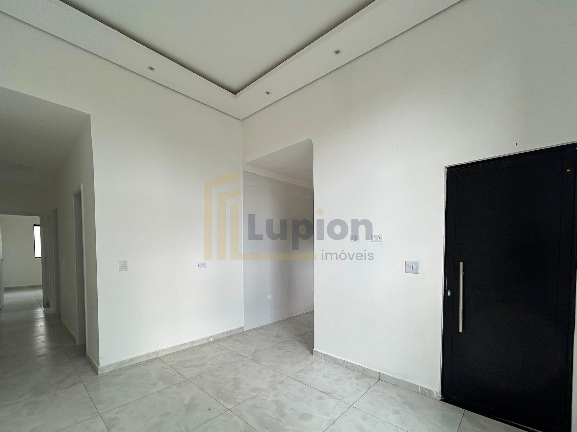 Casa 3 Quartos com Suíte e  Amplo Espaço no Iguaçu - Fazenda R...