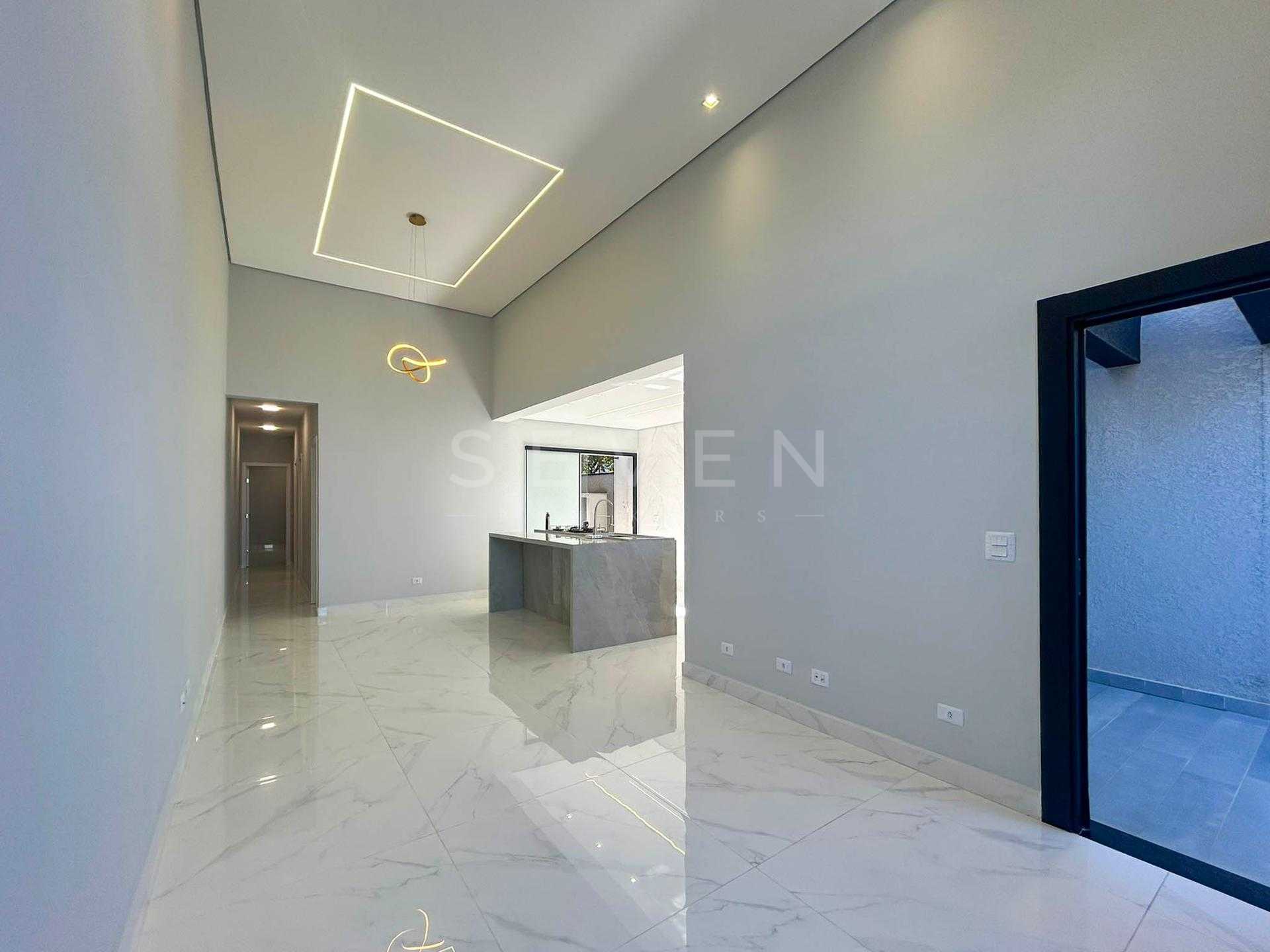 Casa com 3 Quartos, Suíte e Terreno Amplo no Bairro Nações - F...