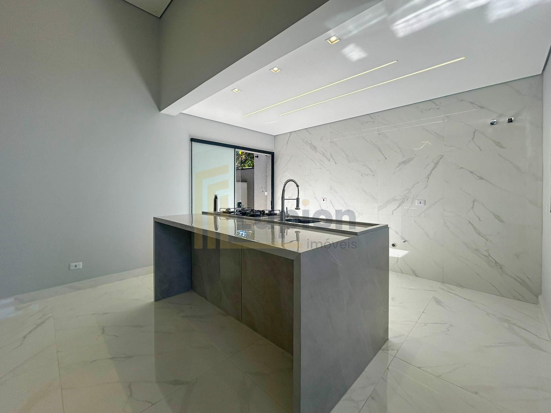 Casa com 3 Quartos, Suíte e Terreno Amplo no Bairro Nações - F...