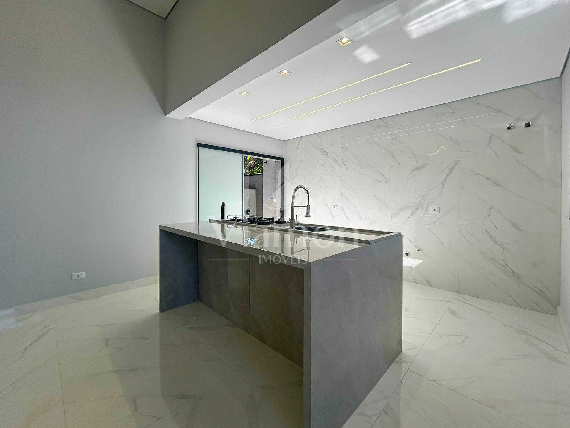 Casa com 3 Quartos, Suíte e Terreno Amplo no Bairro Nações - F...