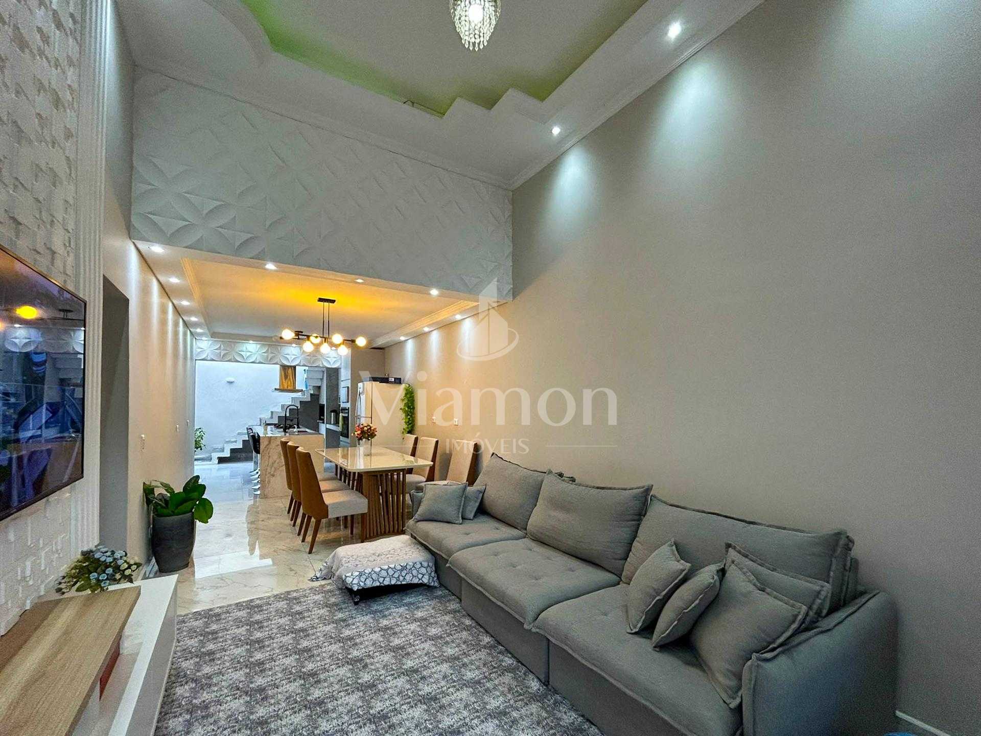 Casa com 3 Quartos, Suíte, Cozinha Planejada e Segurança Compl...