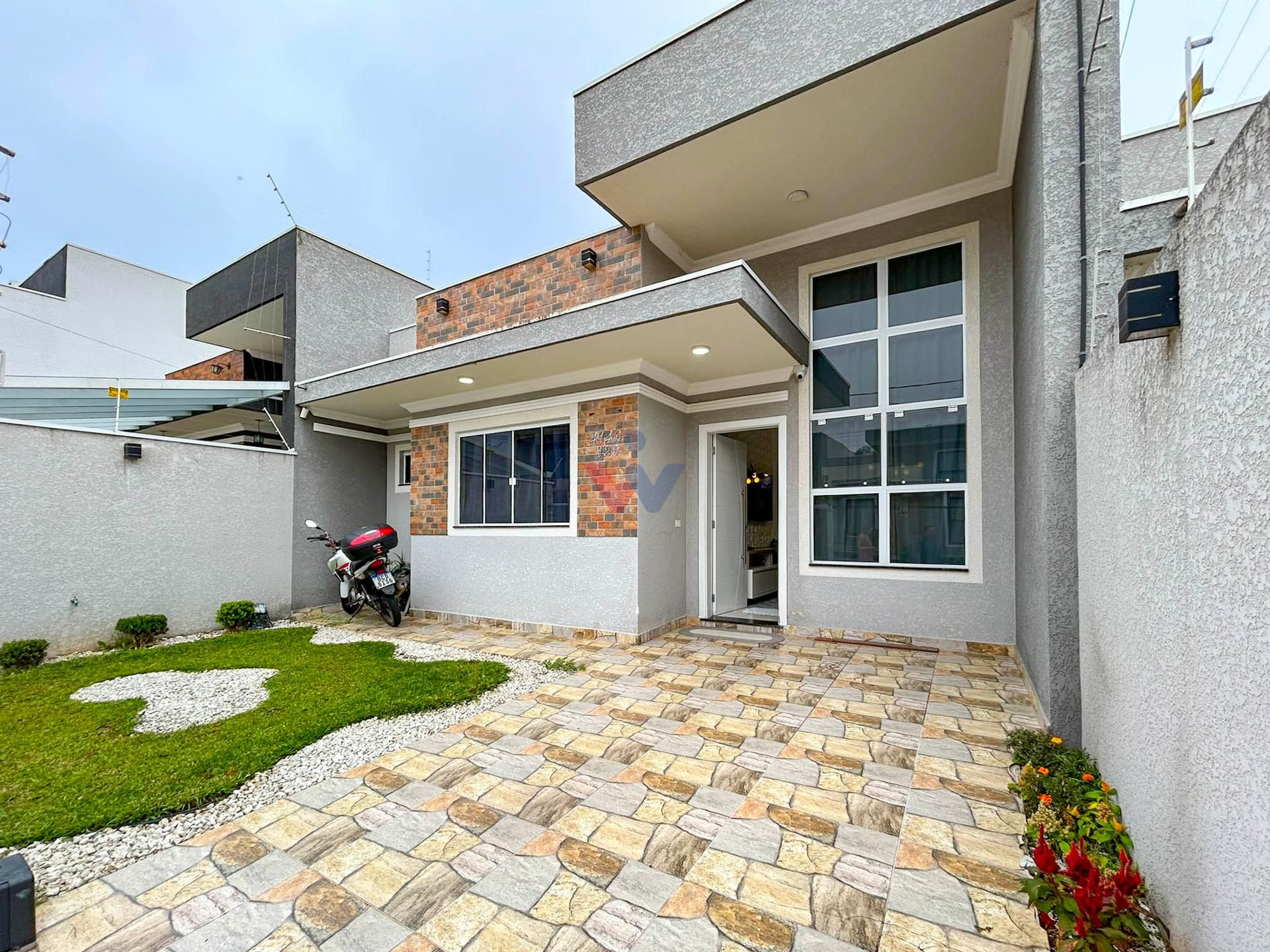 Casa com 3 Quartos, Suíte, Cozinha Planejada e Segurança Compl...