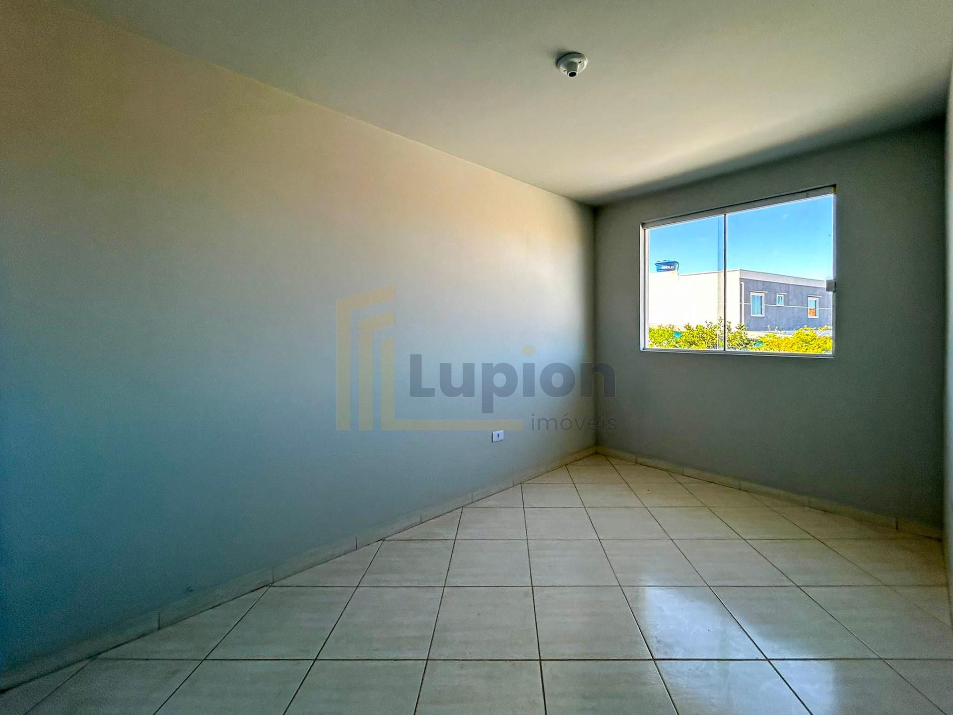 Sobrado 2 Quartos em Condomínio no Santa Terezinha - Fazenda R...