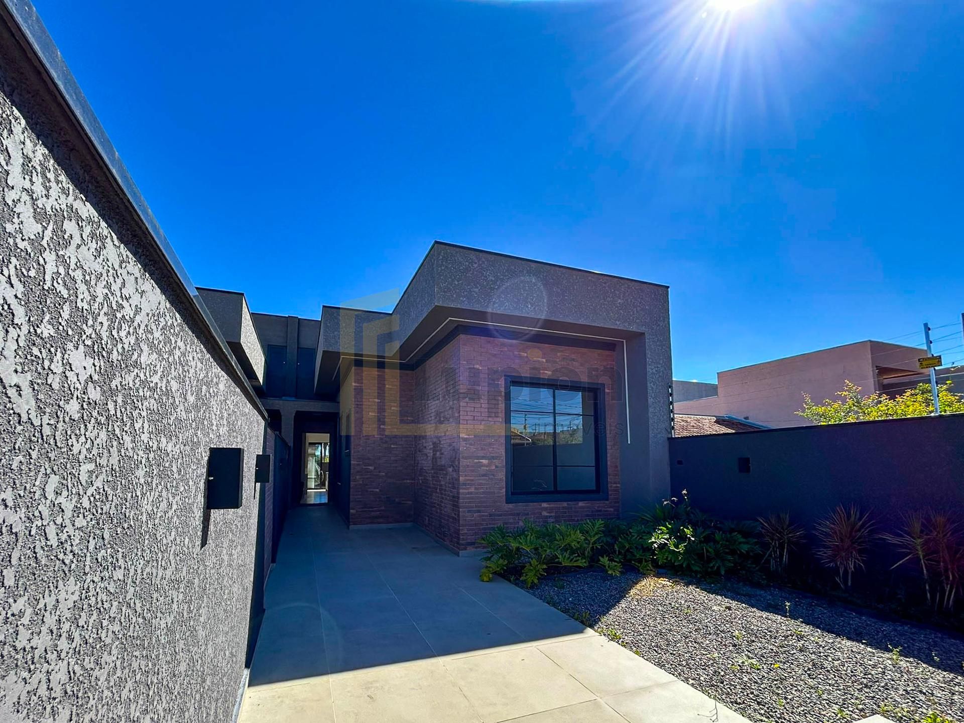 Casa Alto Padrão com 3 Quartos, Suíte e Acabamento Premium - F...