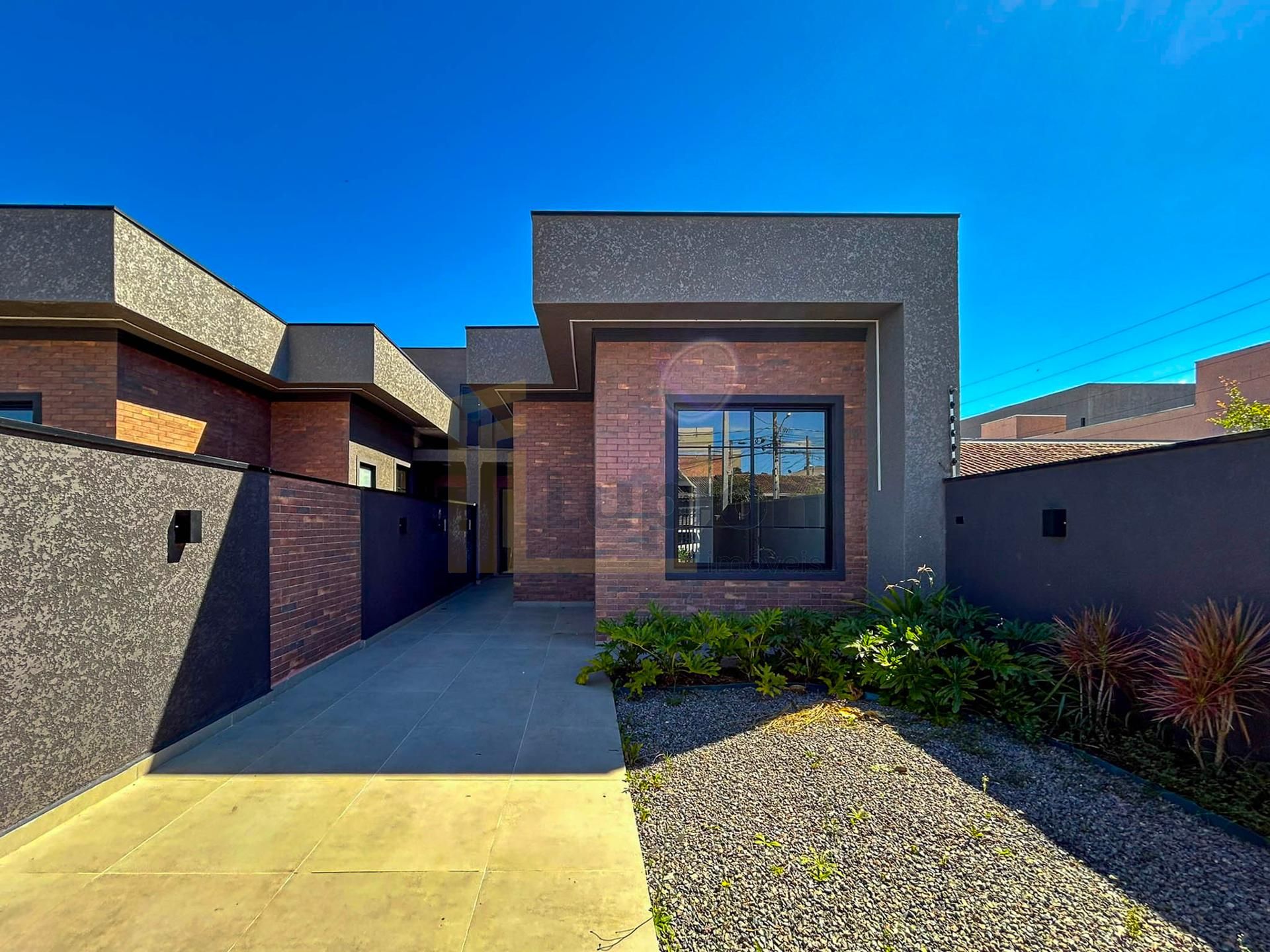 Casa Alto Padrão com 3 Quartos, Suíte e Acabamento Premium - F...