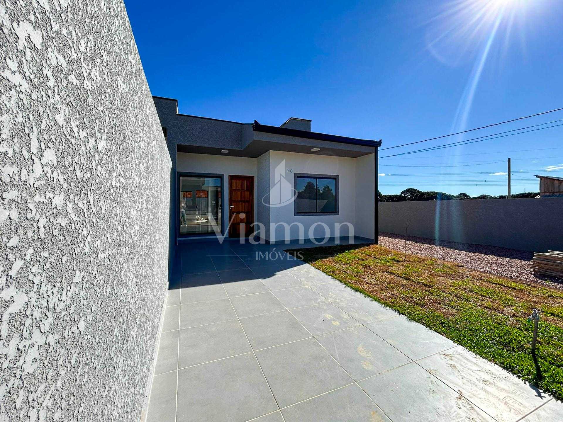Casa de Esquina com 3 Quartos, Suíte e Amplo Terreno no Veneza...