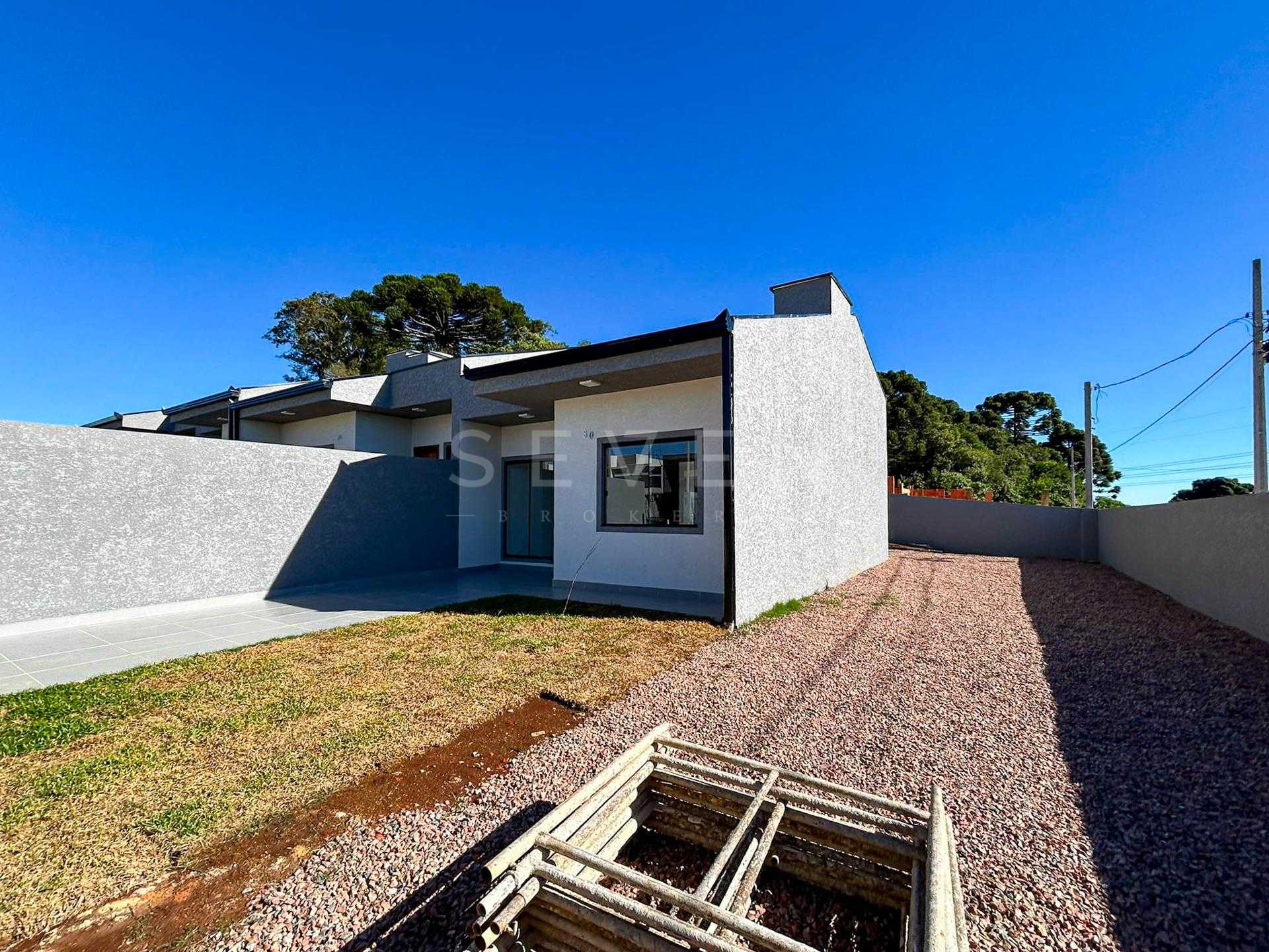 Casa de Esquina com 3 Quartos, Suíte e Amplo Terreno no Veneza...