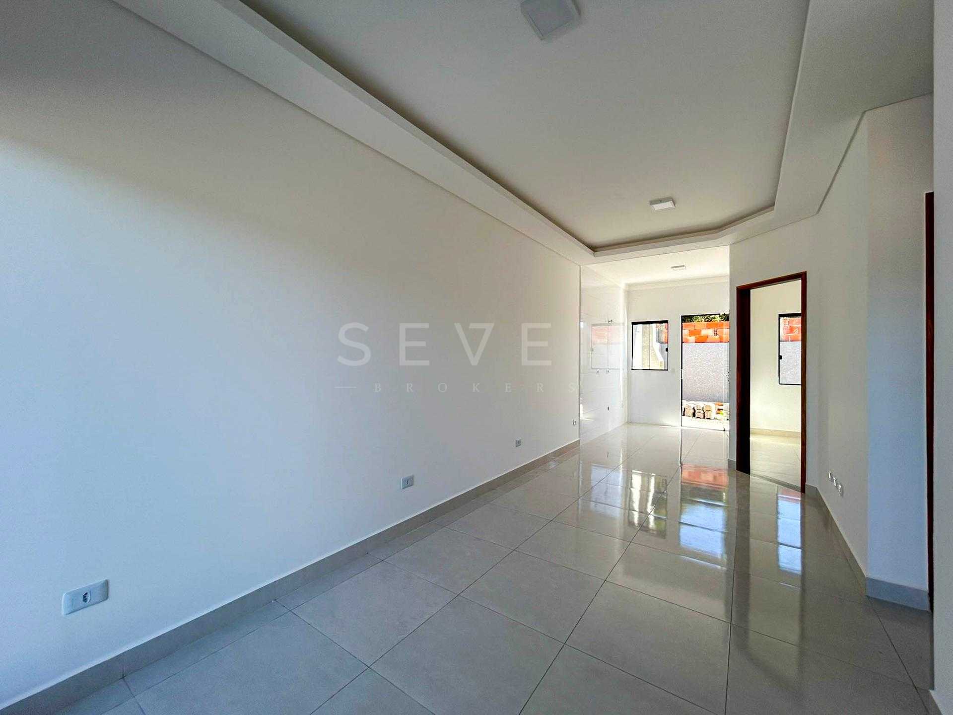 Casa de Esquina com 3 Quartos, Suíte e Amplo Terreno no Veneza...