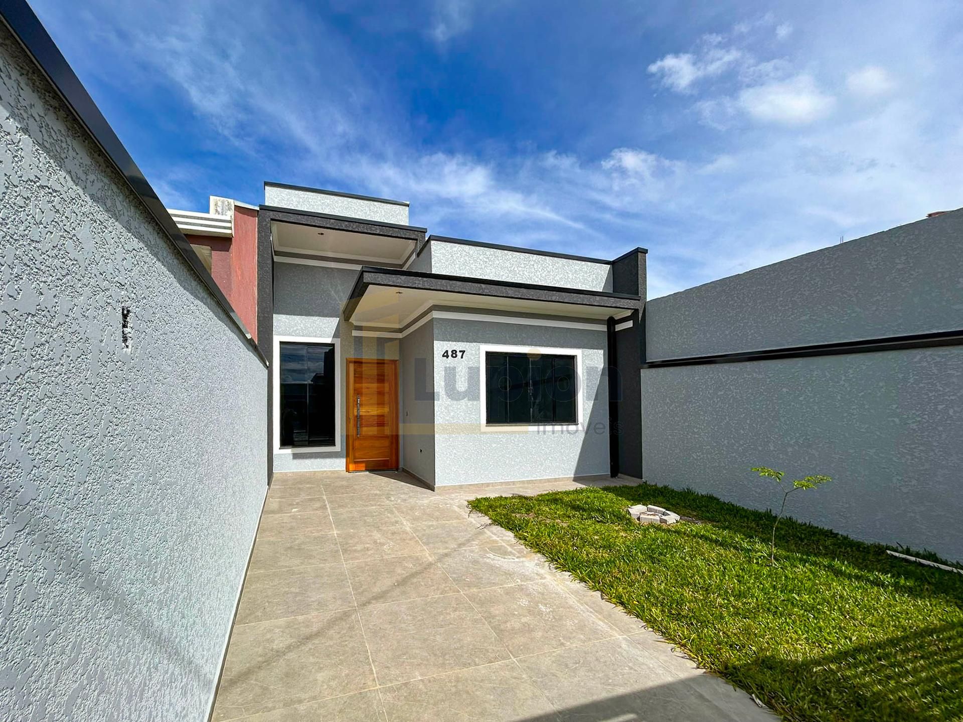 Casa com 3 Quartos, Suíte e Edícula com Churrasqueira no Eucal...