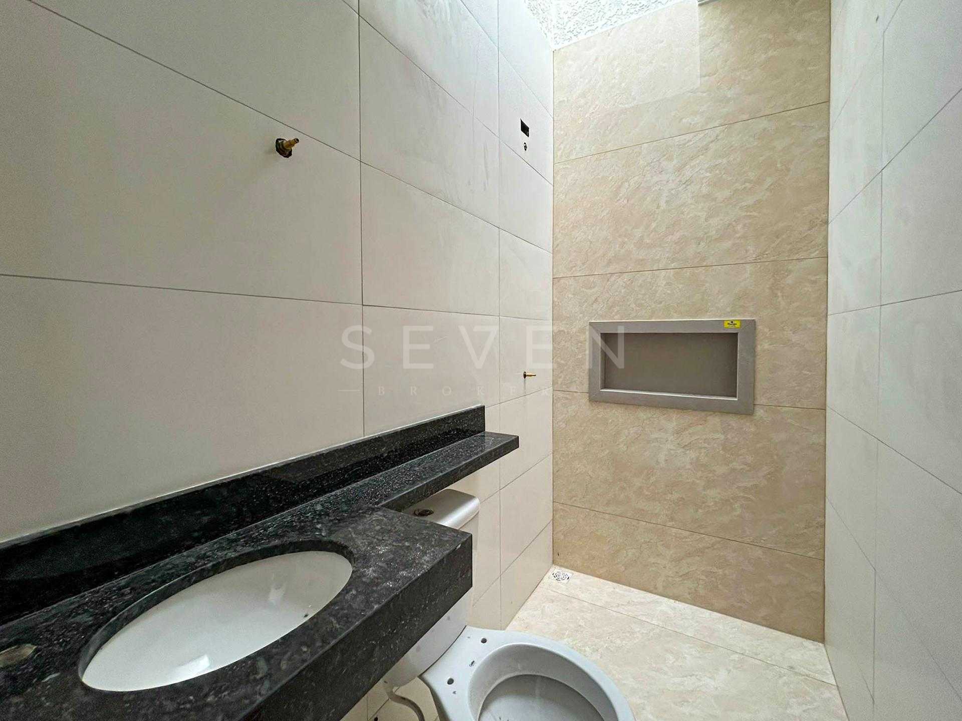 Casa com 3 Quartos, Suíte e Edícula com Churrasqueira no Eucal...