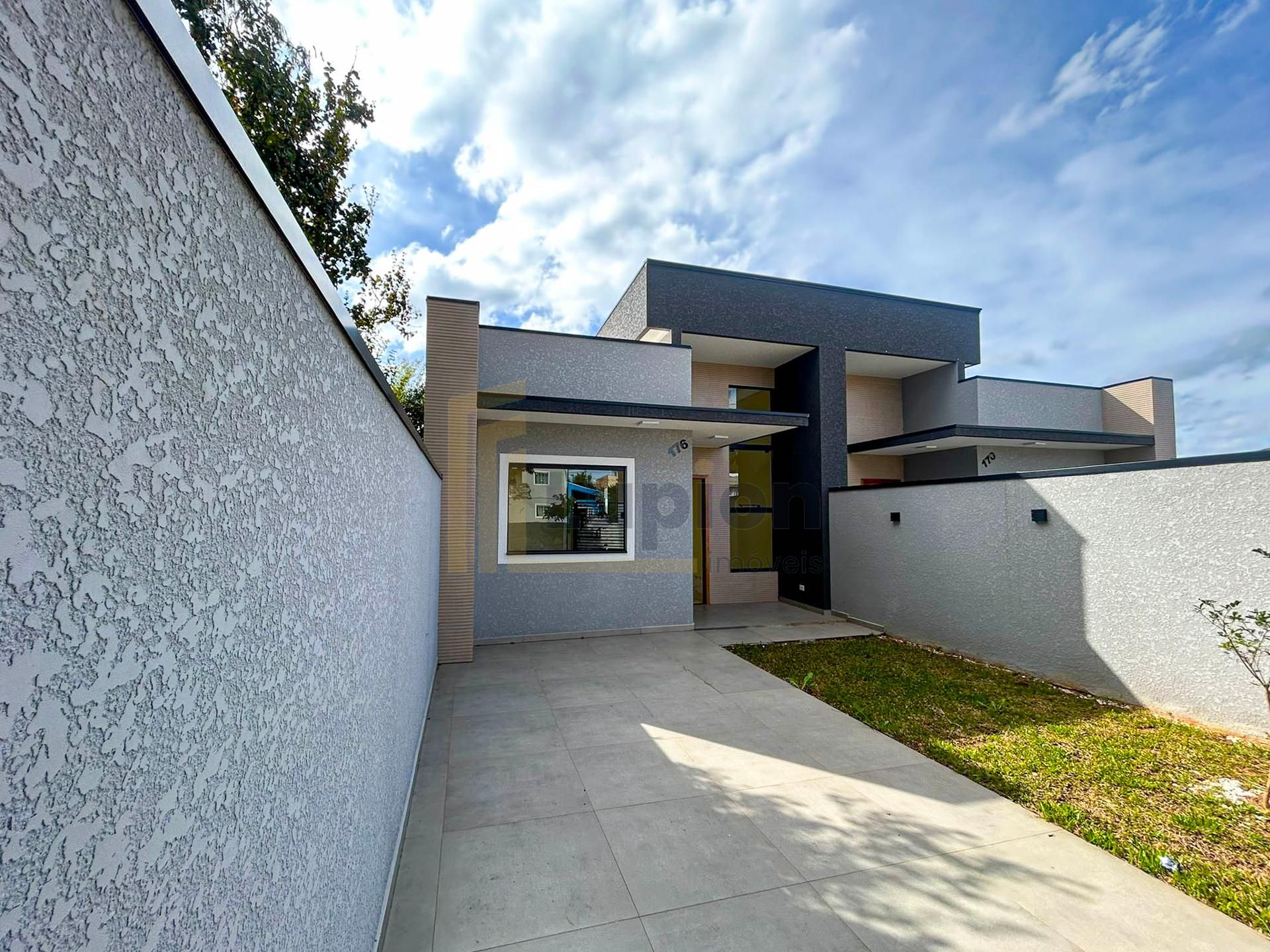 Casa com 3 Quartos e Amplo Terreno no Bairro Iguaçu - Fazenda ...
