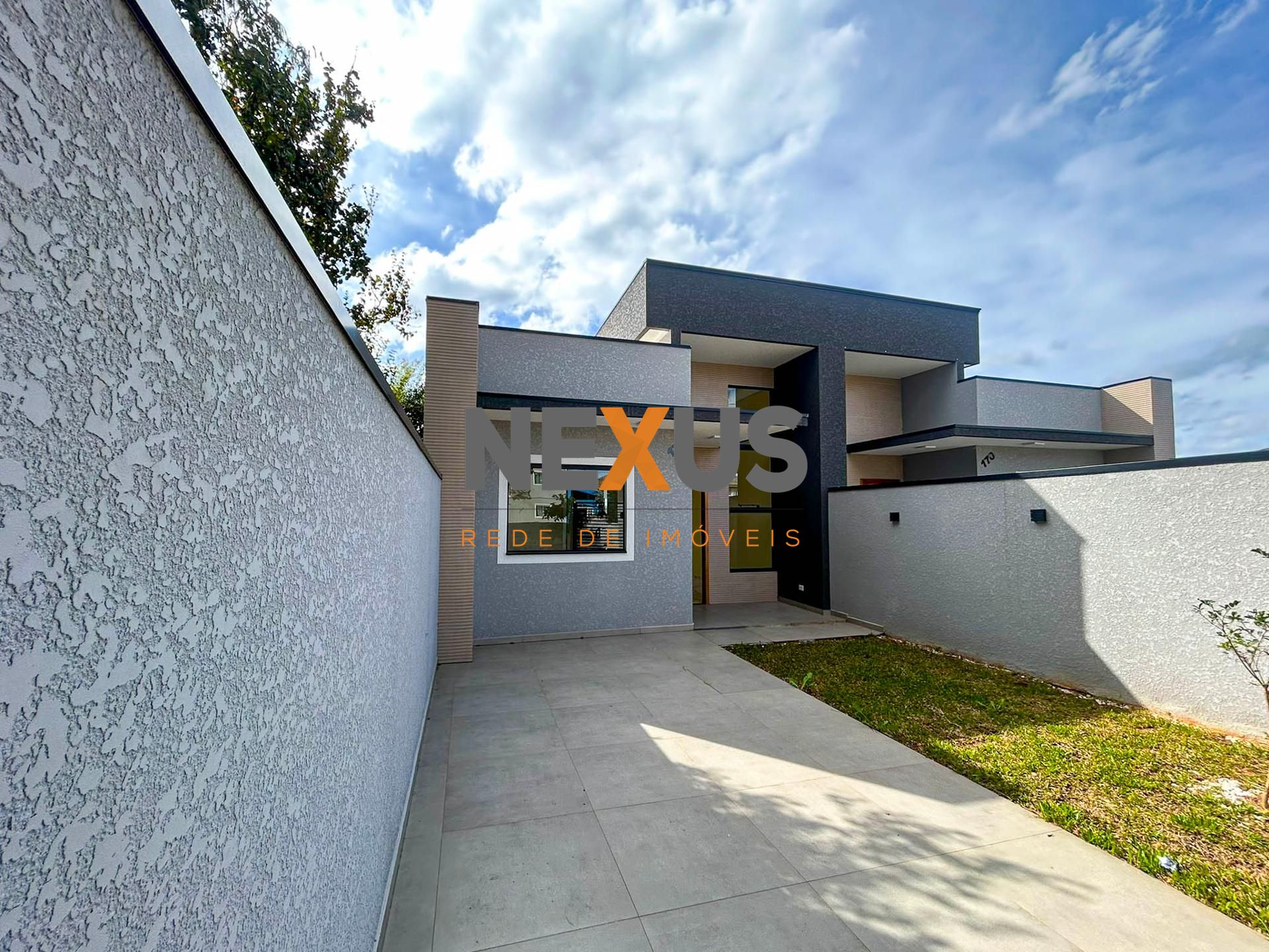 Casa com 3 Quartos e Amplo Terreno no Bairro Iguaçu - Fazenda ...