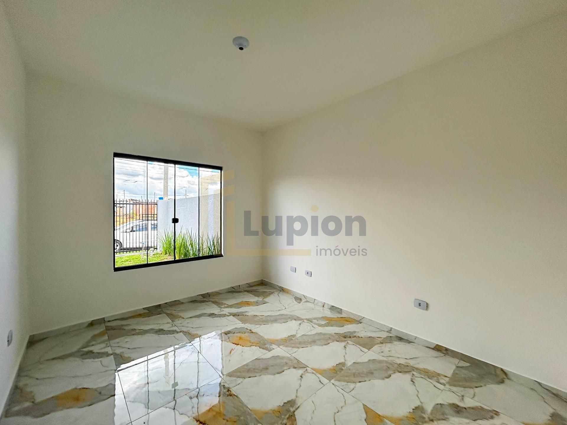 Casa com 3 Quartos e Churrasqueira no Bairro Nações - Fazenda ...