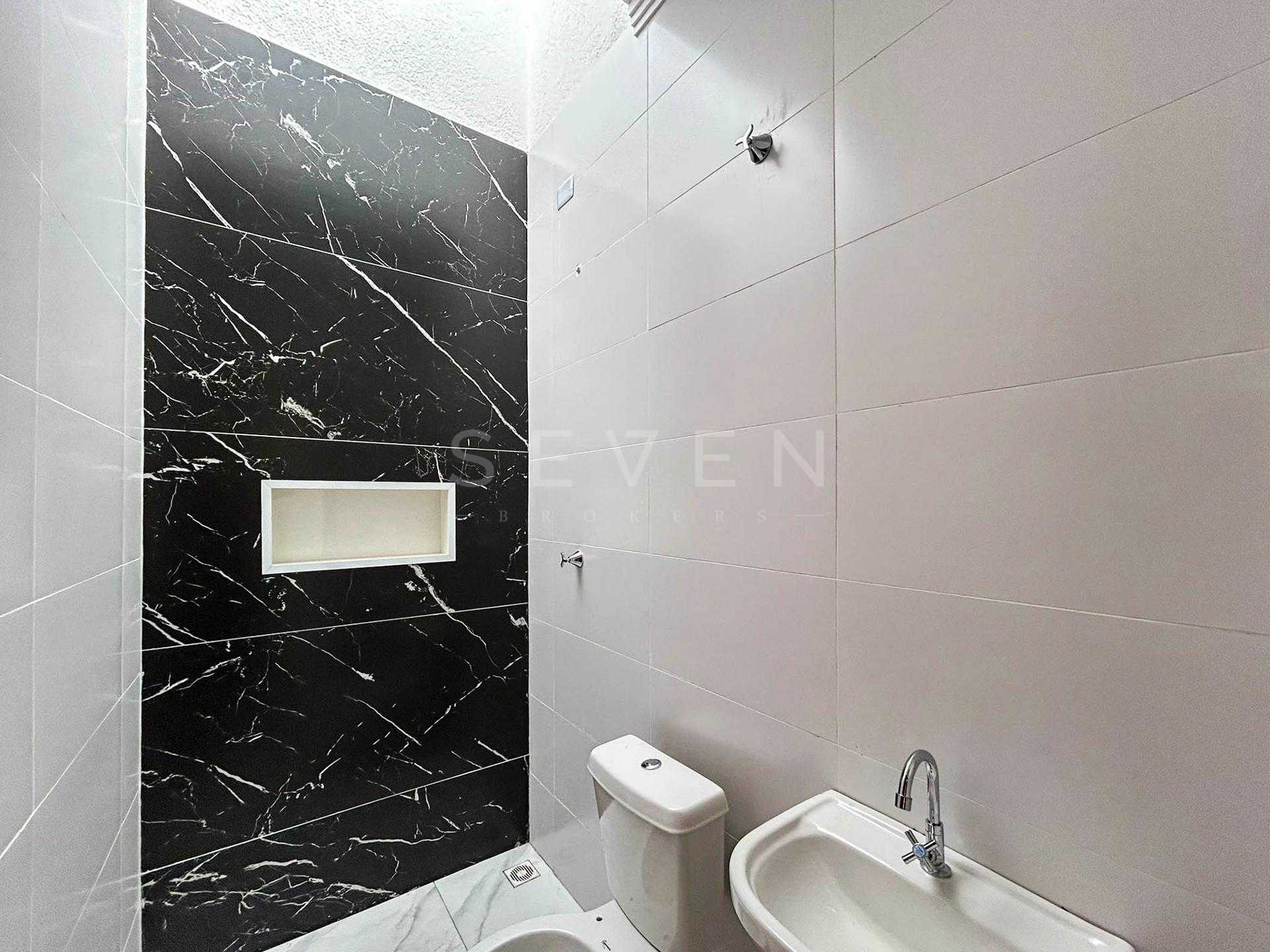 Casa com 3 Quartos e Churrasqueira no Bairro Nações - Fazenda ...