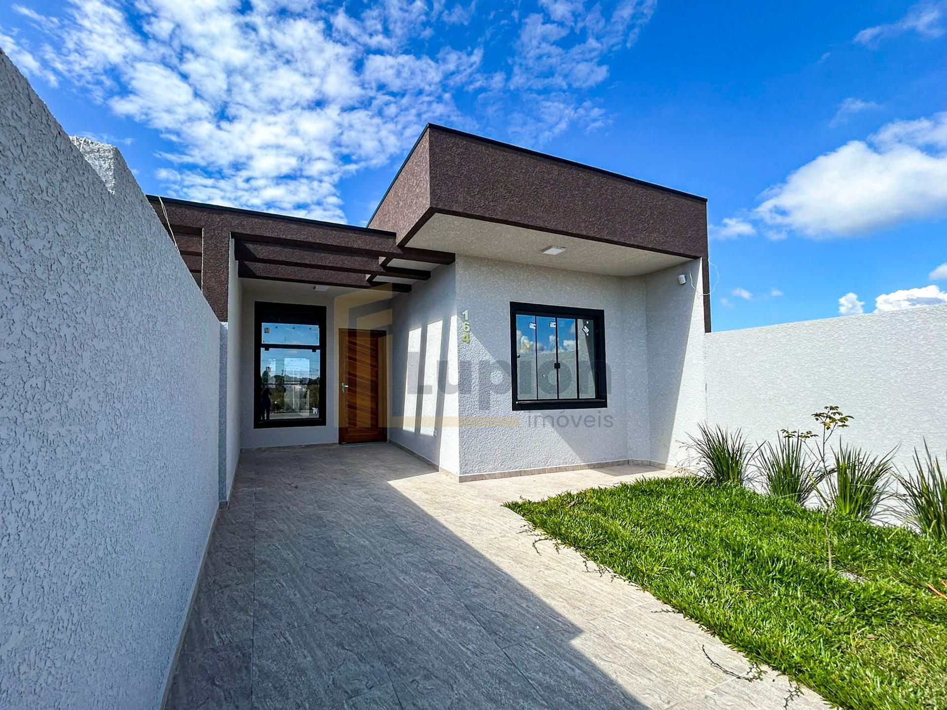 Casa com 3 Quartos e Área Gourmet no Bairro Veneza - Fazenda R...