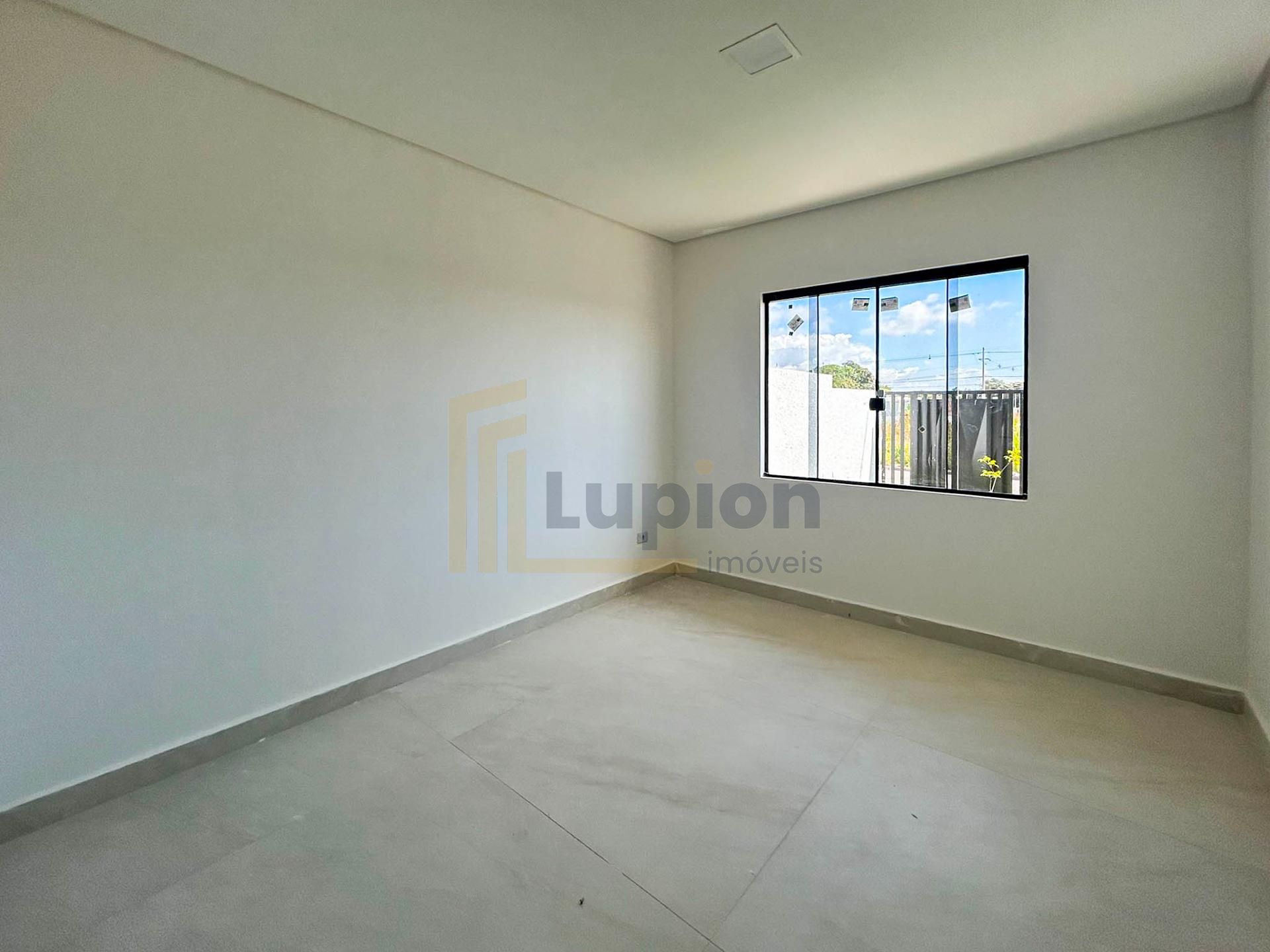 Casa com 3 Quartos e Área Gourmet no Bairro Veneza - Fazenda R...