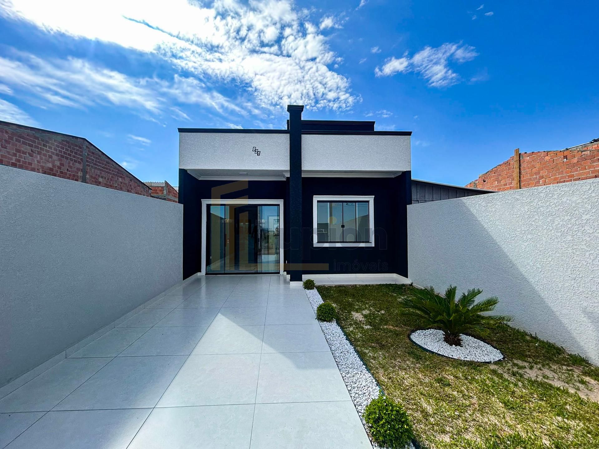 Casa 3 Quartos com Churrasqueira no Bairro Nações - Fazenda Ri...