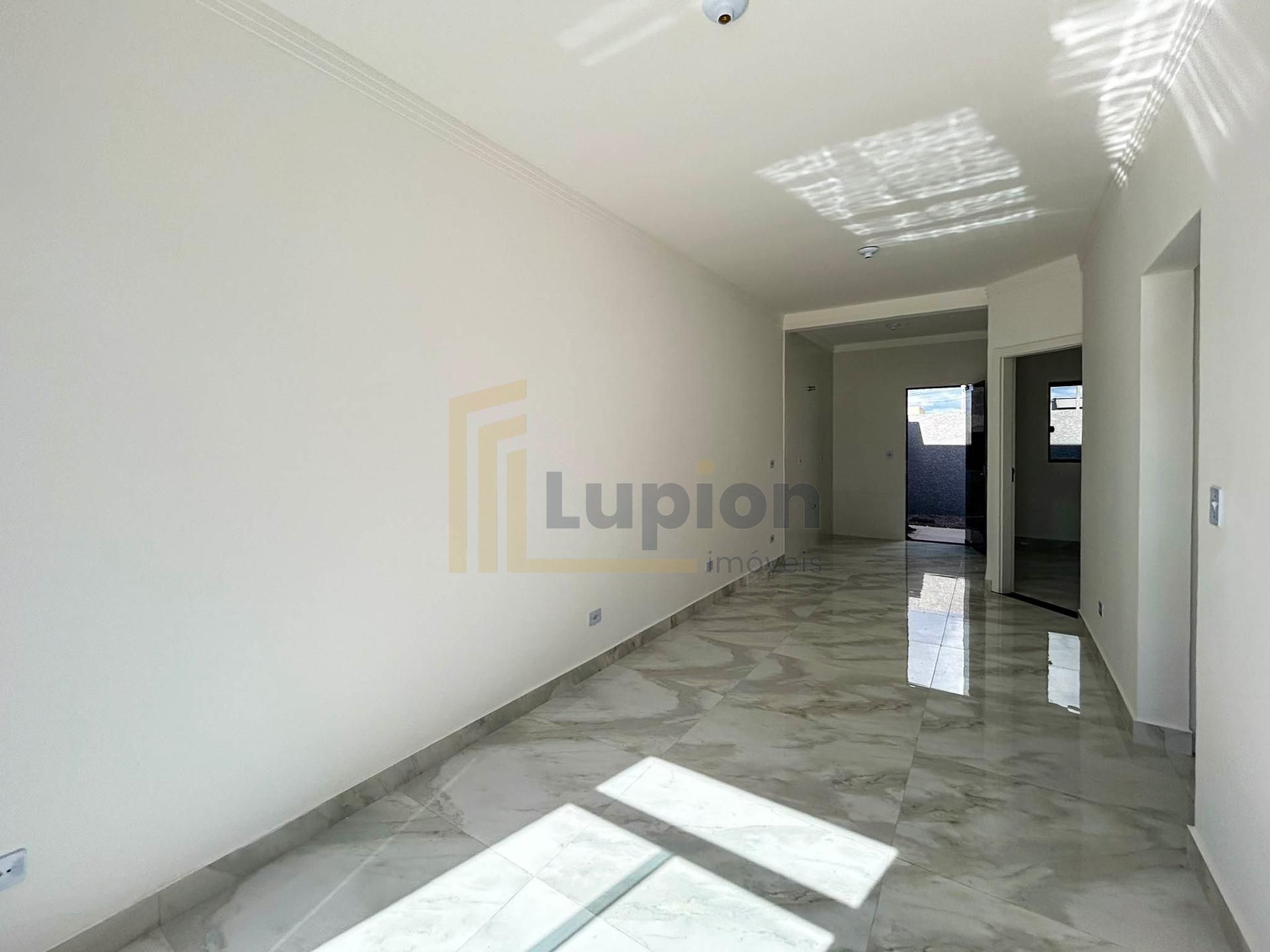 Casa 3 Quartos com Churrasqueira Coberta no Bairro Nações - Fa...