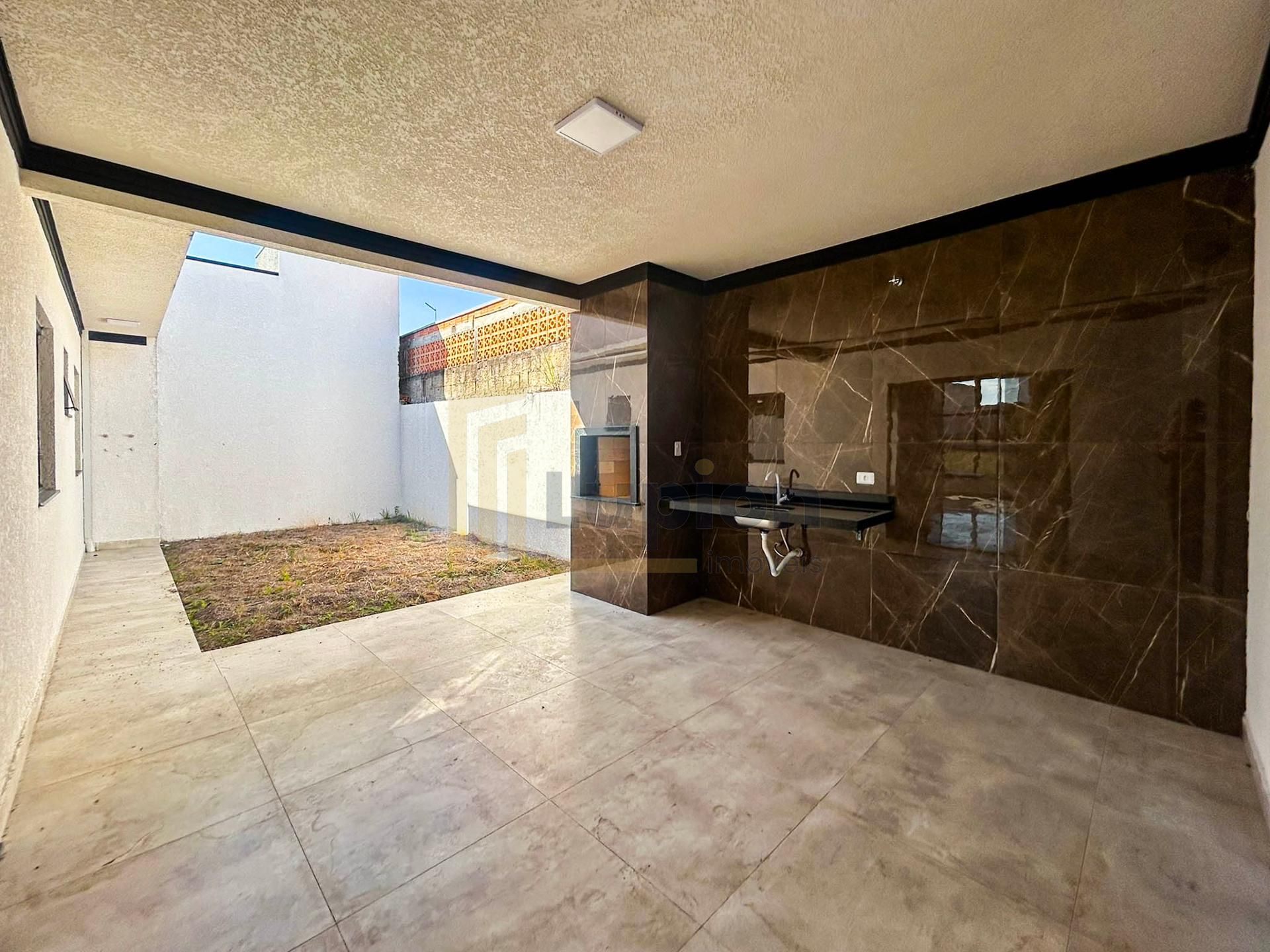 Casa com 3 Quartos, Suíte e Área Gourmet no Bairro Estados - F...