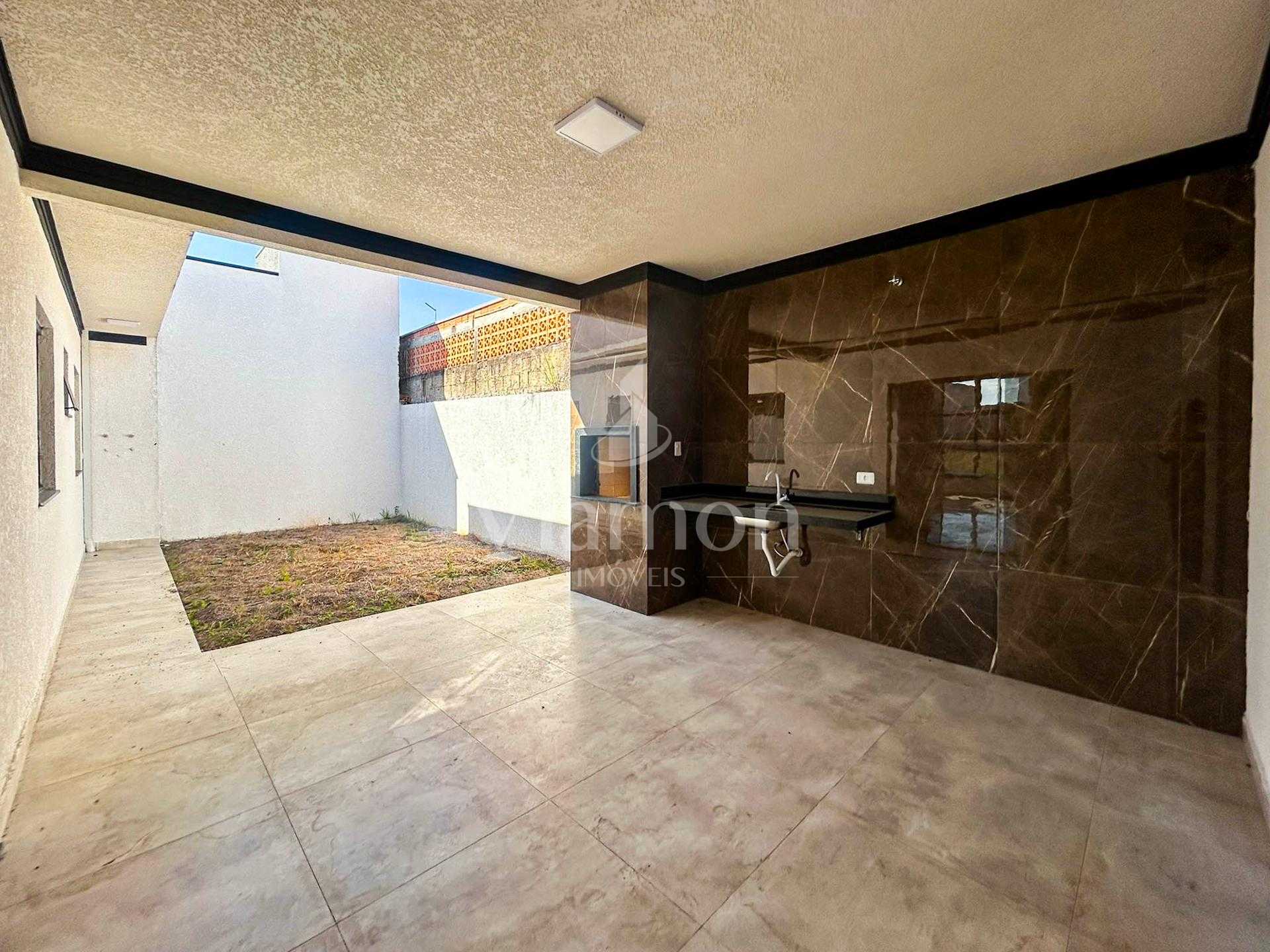 Casa com 3 Quartos, Suíte e Área Gourmet no Bairro Estados - F...