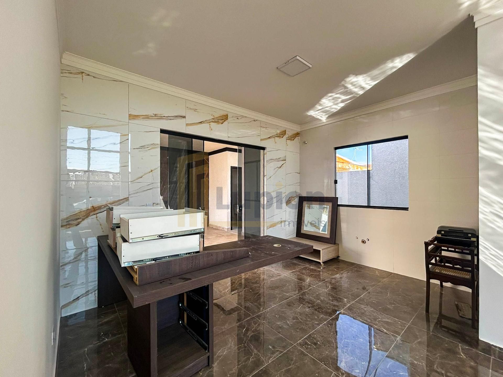 Casa com 3 Quartos, Suíte e Área Gourmet no Bairro Estados - F...