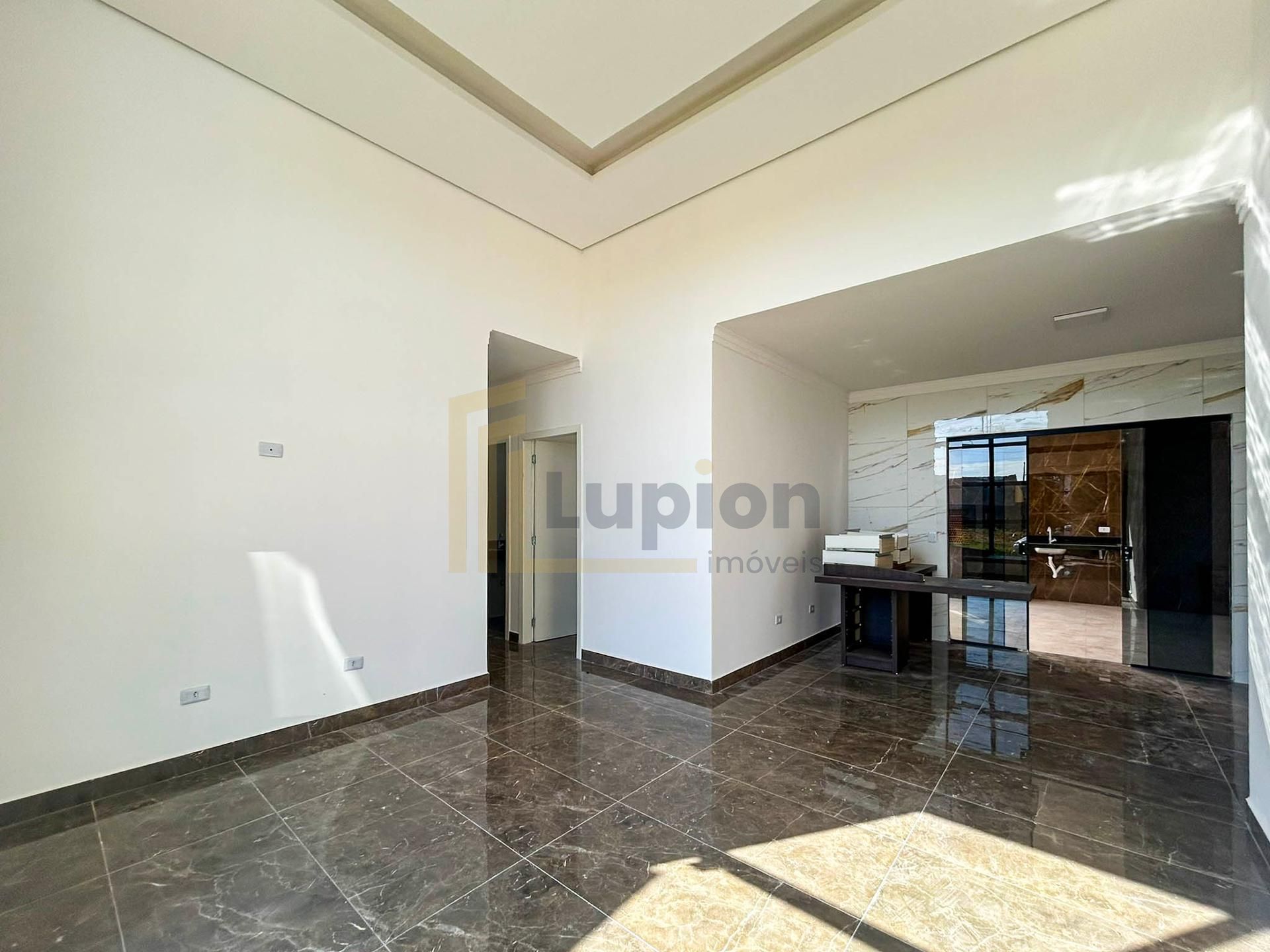 Casa com 3 Quartos, Suíte e Área Gourmet no Bairro Estados - F...