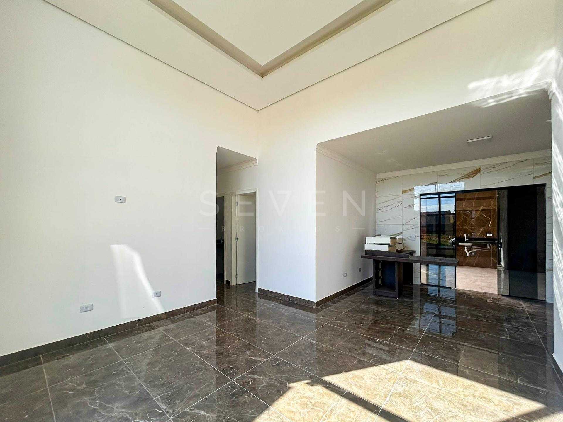 Casa com 3 Quartos, Suíte e Área Gourmet no Bairro Estados - F...