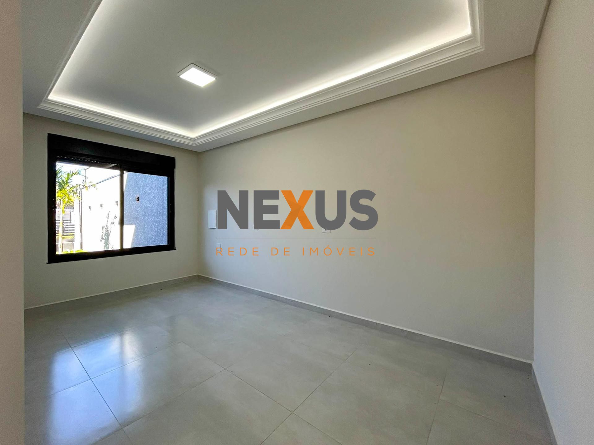 Casa Alto Padrão com 3 Suítes, Piscina e Pé Direito Alto em Fa...