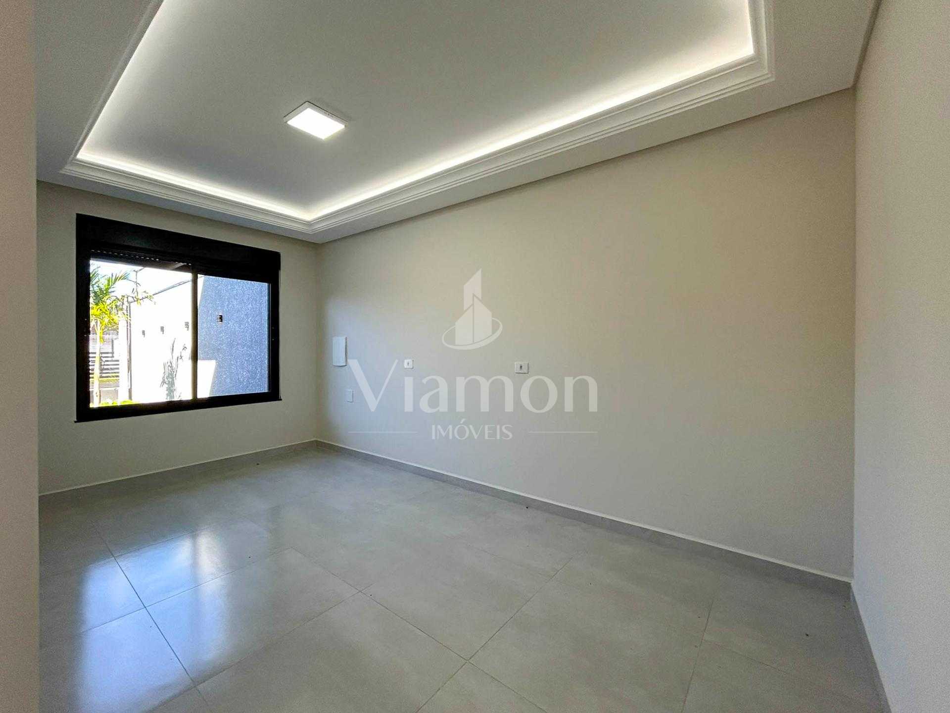 Casa Alto Padrão com 3 Suítes, Piscina e Pé Direito Alto em Fa...