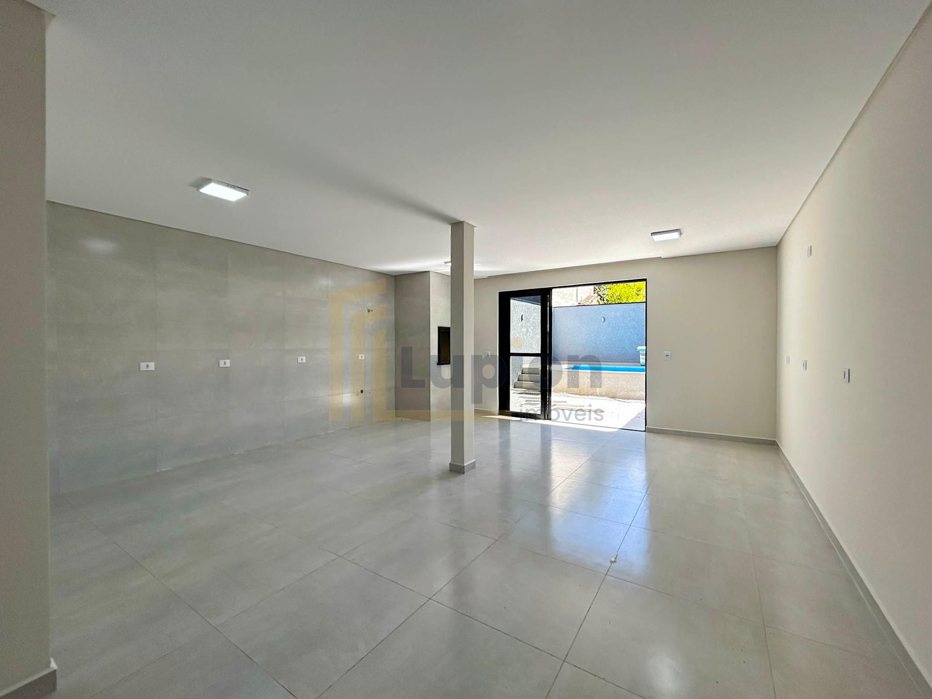 Casa Alto Padrão com 3 Suítes, Piscina e Pé Direito Alto em Fa...