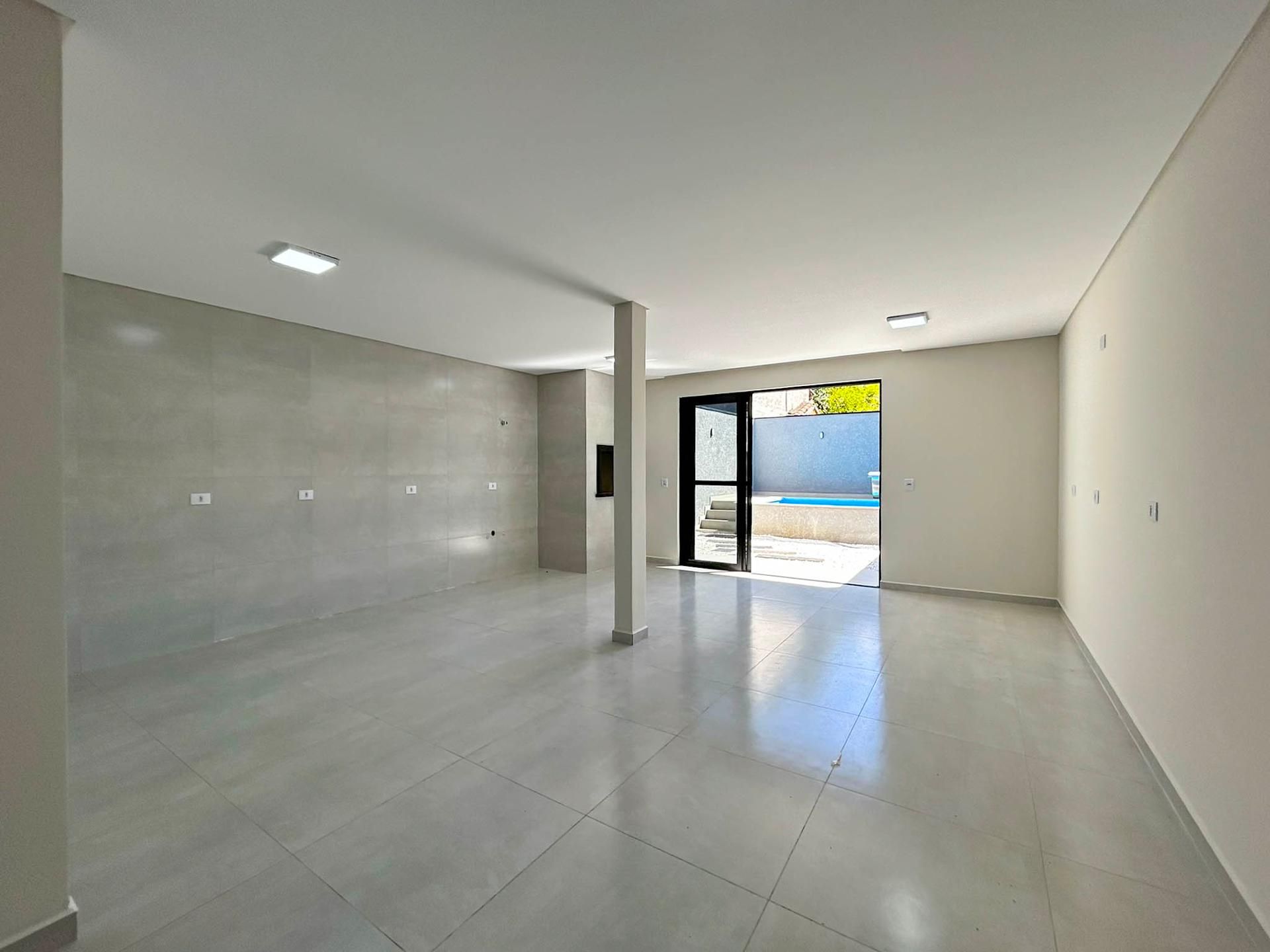 Casa Alto Padrão com 3 Suítes, Piscina e Pé Direito Alto em Fa...