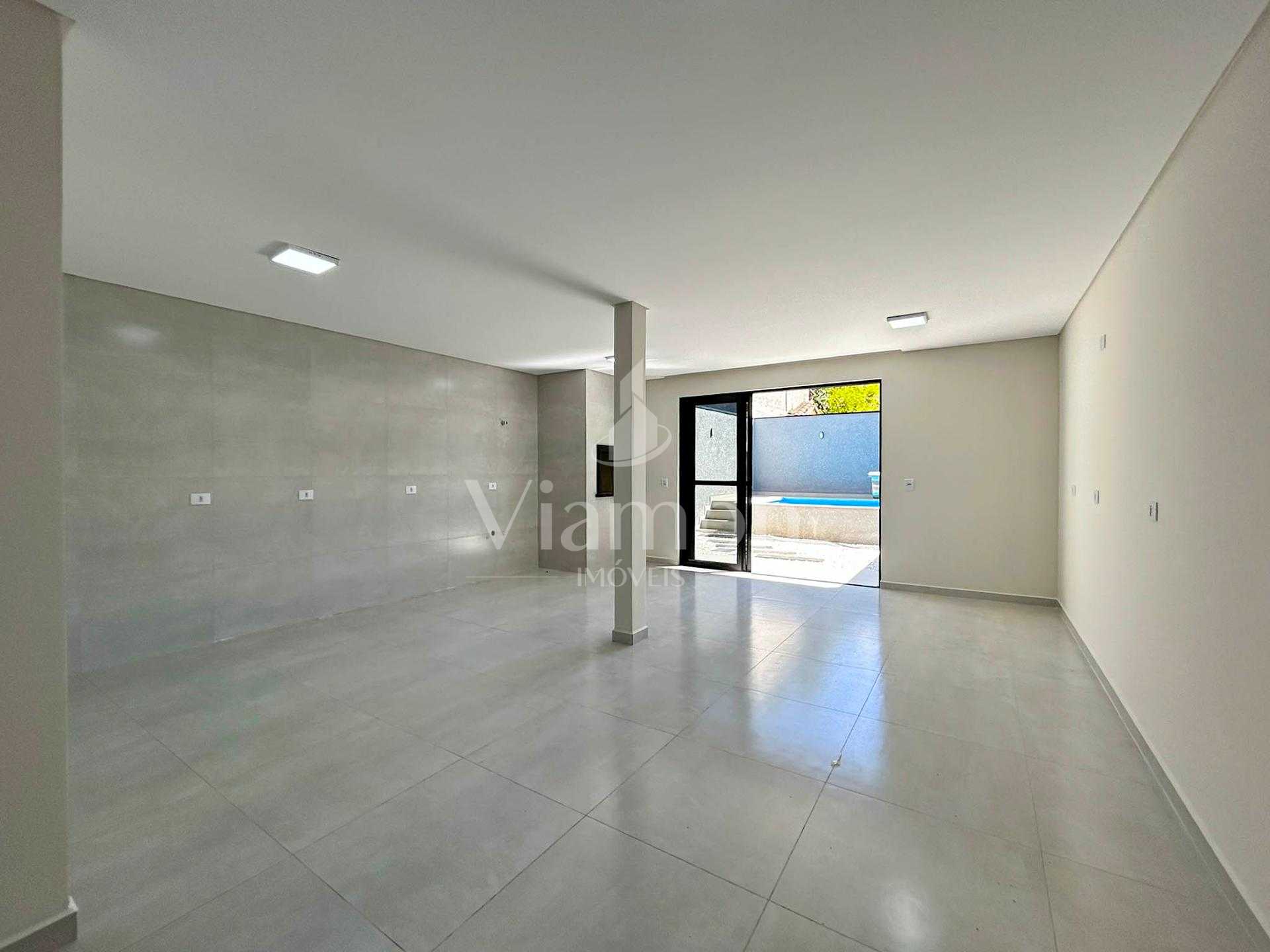 Casa Alto Padrão com 3 Suítes, Piscina e Pé Direito Alto em Fa...