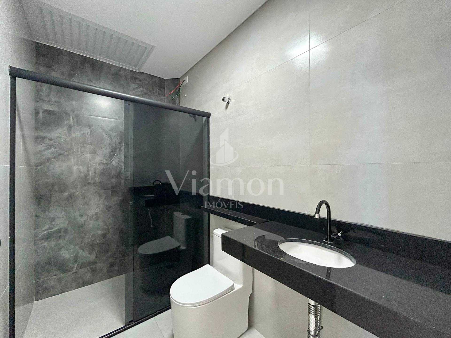 Casa Alto Padrão com 3 Suítes, Piscina e Pé Direito Alto em Fa...