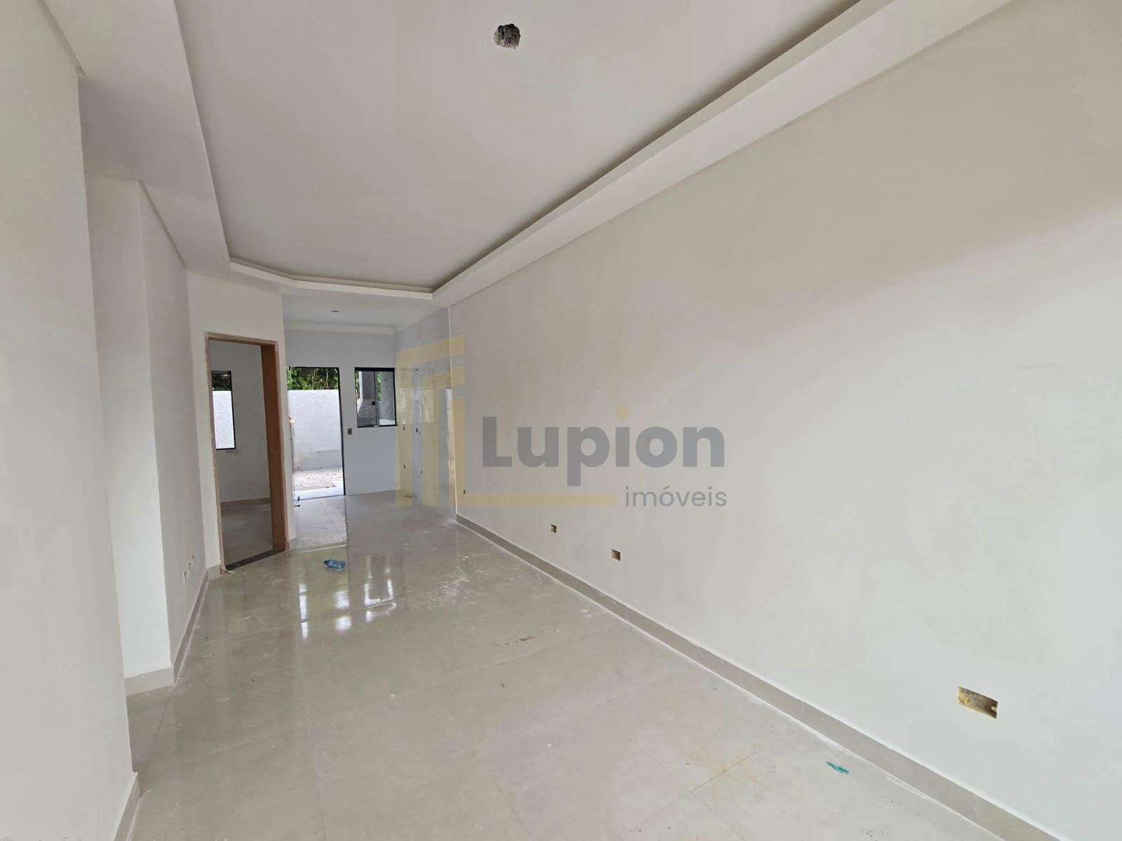 Casa com 3 Quartos e Churrasqueira no Bairro Veneza - Fazenda ...