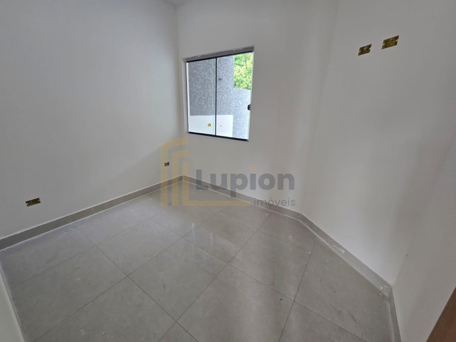 Casa com 3 Quartos e Churrasqueira no Bairro Veneza - Fazenda ...